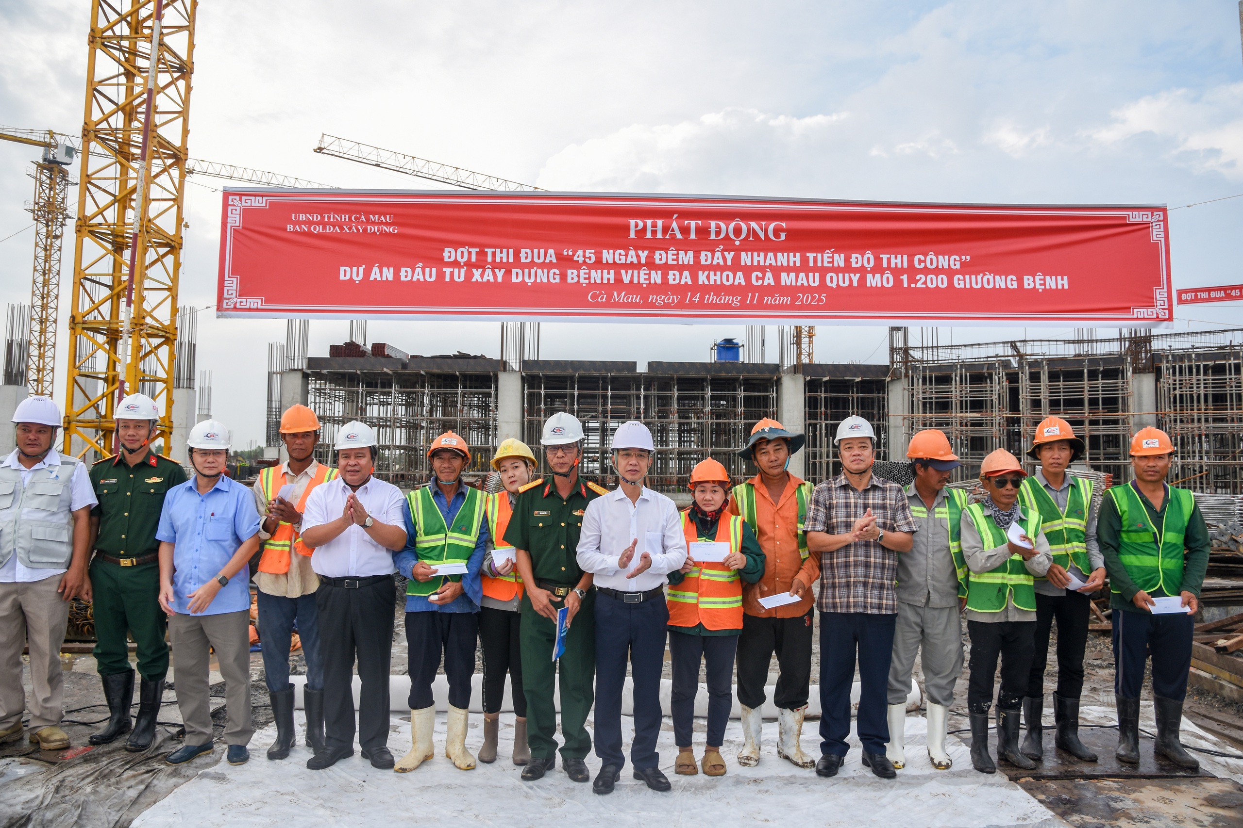 Cà Mau: Phát động 45 ngày đêm tăng tốc thi công bệnh viện 1.200 giường trọng điểm   - Ảnh 1.