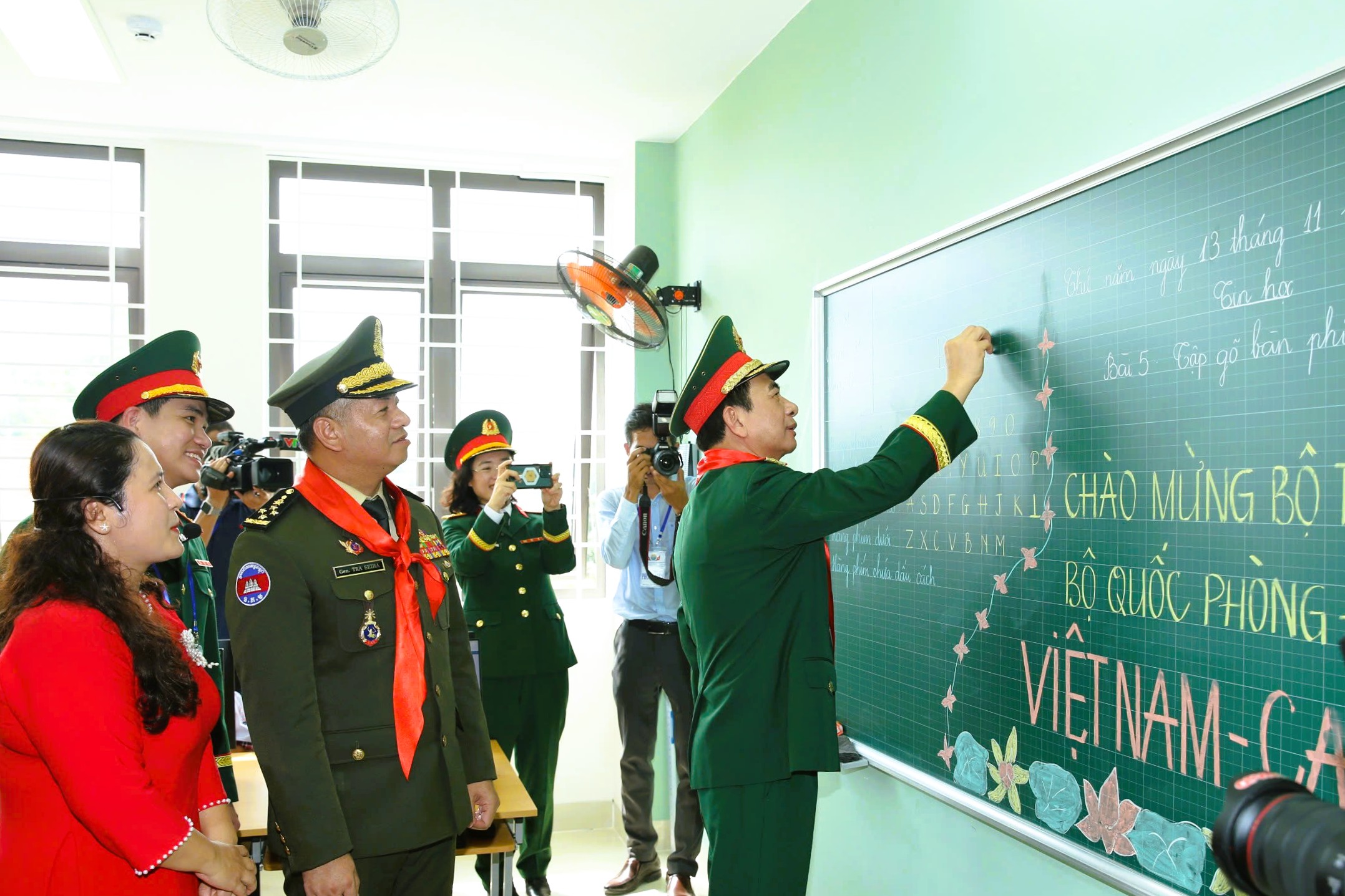 Đại tướng Phan Văn Giang đồng chủ trì giao lưu biên giới Việt Nam - Campuchia - Ảnh 10.