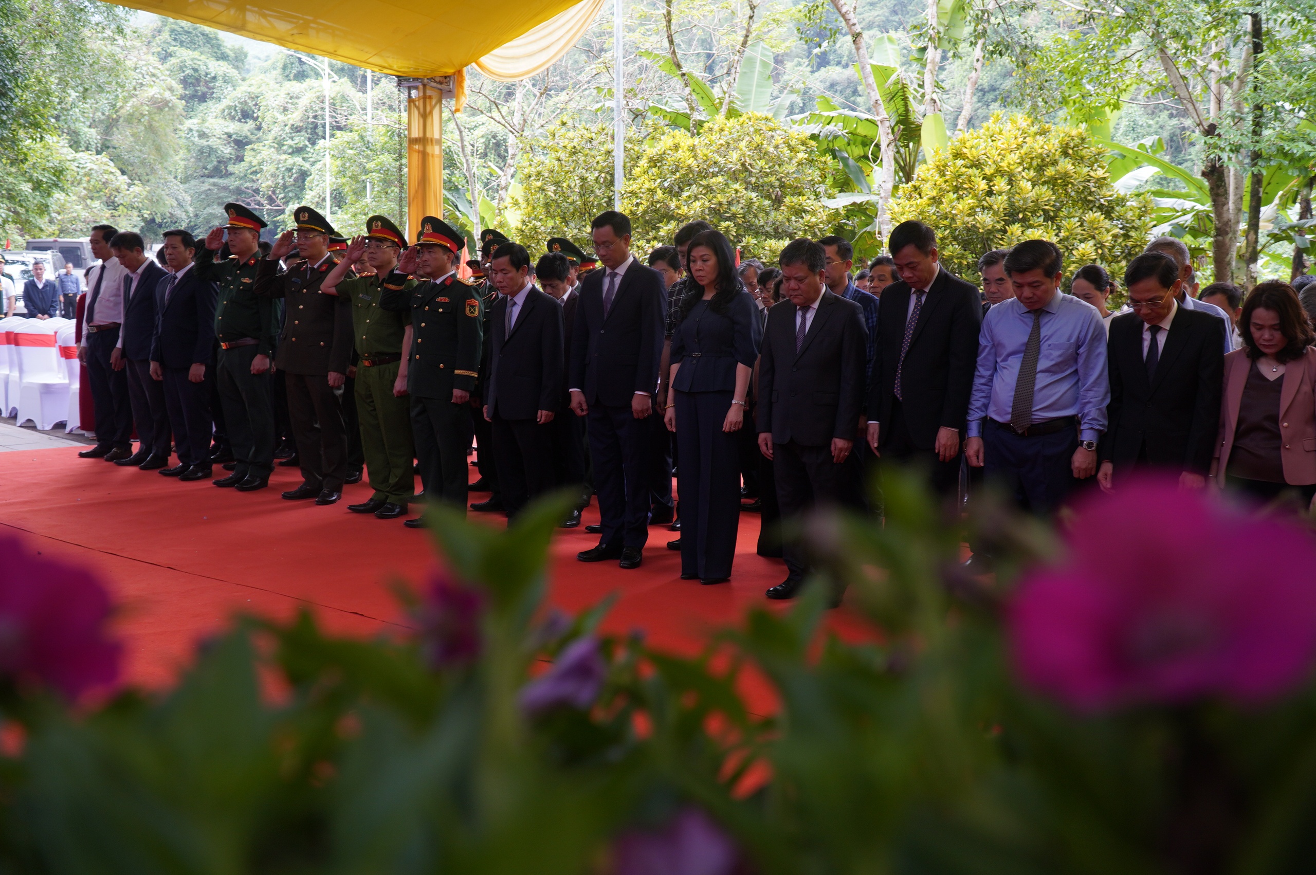 Khánh thành công trình tôn tạo di tích quốc gia đặc biệt Hang Tám Cô- Ảnh 8. Khánh thành công trình tôn tạo di tích quốc gia đặc biệt Hang Tám Cô- Ảnh 8.