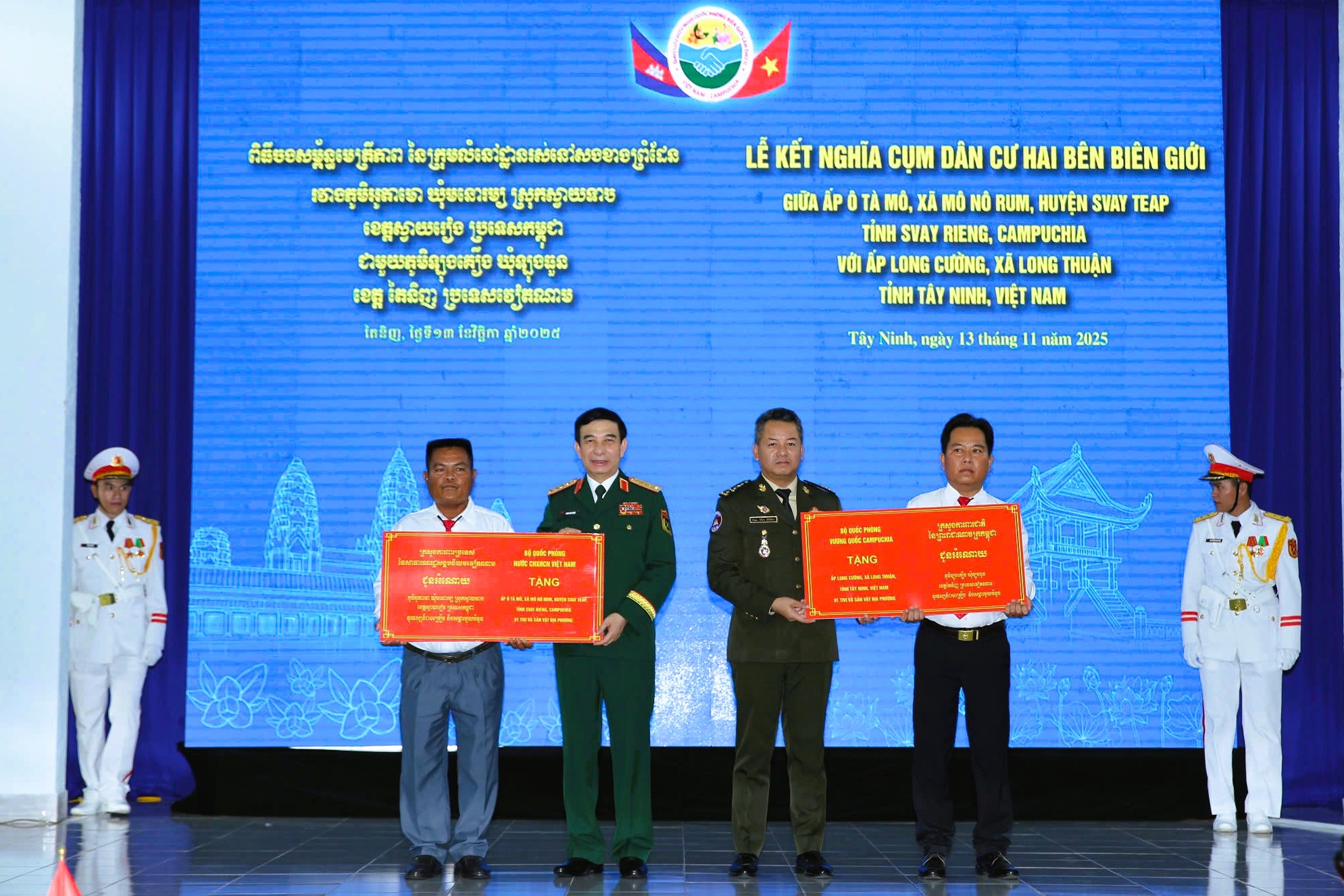 Đại tướng Phan Văn Giang đồng chủ trì giao lưu biên giới Việt Nam - Campuchia - Ảnh 7.