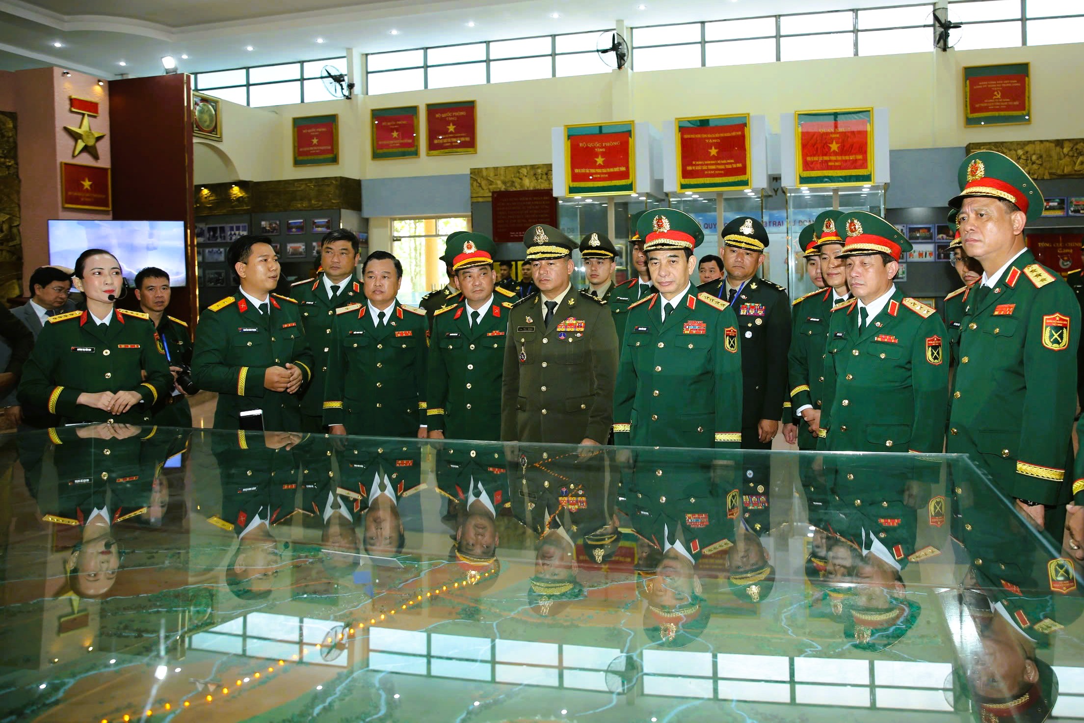 Đại tướng Phan Văn Giang đồng chủ trì giao lưu biên giới Việt Nam - Campuchia - Ảnh 8.