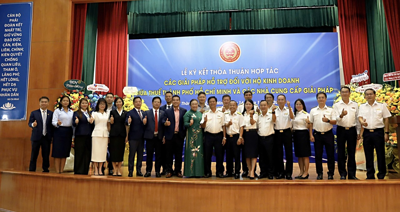 Cơ quan thuế bắt tay nhà cung cấp hỗ trợ HKD chuyển đổi số, hóa đơn điện tử- Ảnh 1.