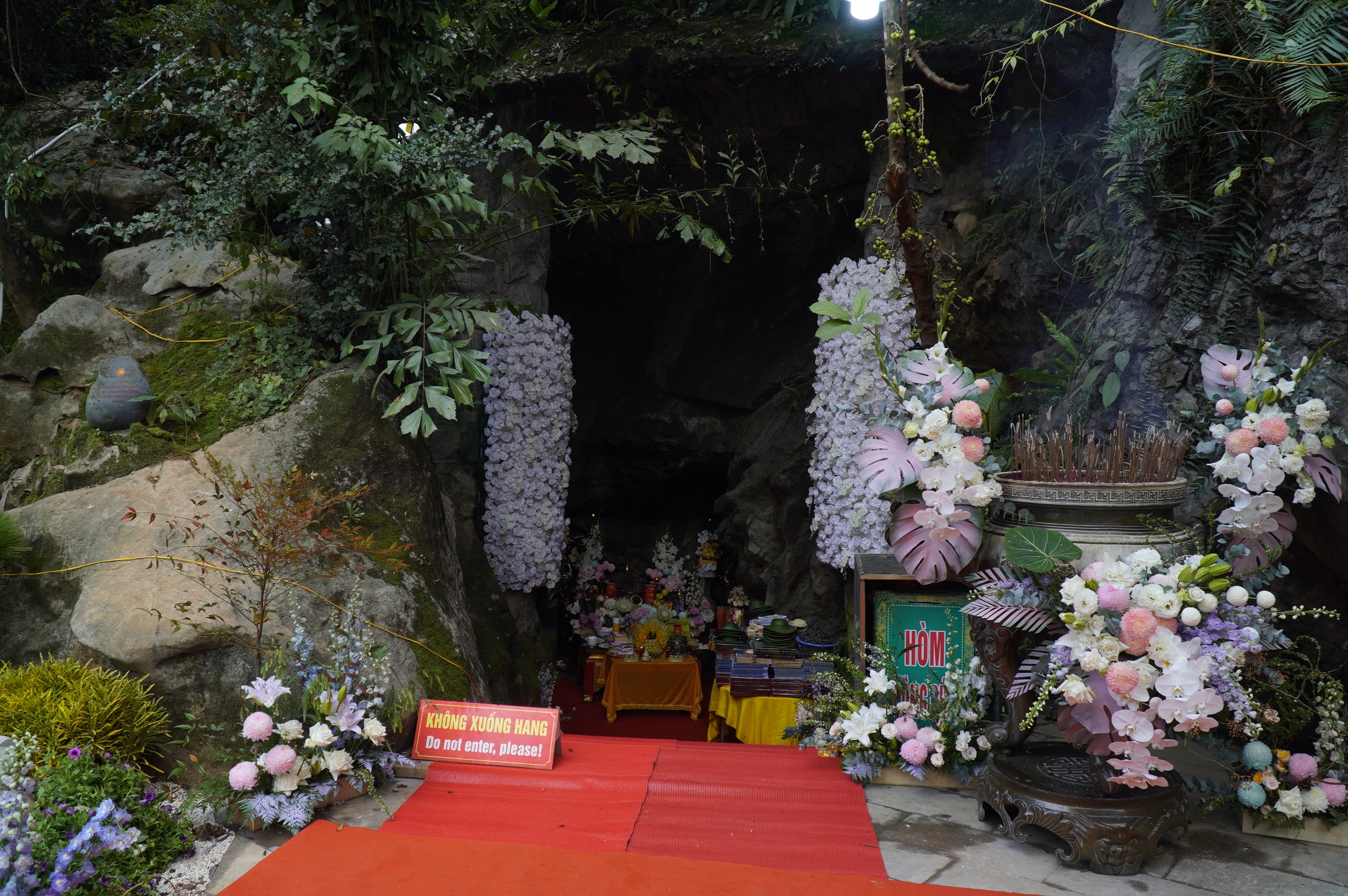 Khánh thành công trình tôn tạo di tích quốc gia đặc biệt Hang Tám Cô- Ảnh 3. Khánh thành công trình tôn tạo di tích quốc gia đặc biệt Hang Tám Cô- Ảnh 3.