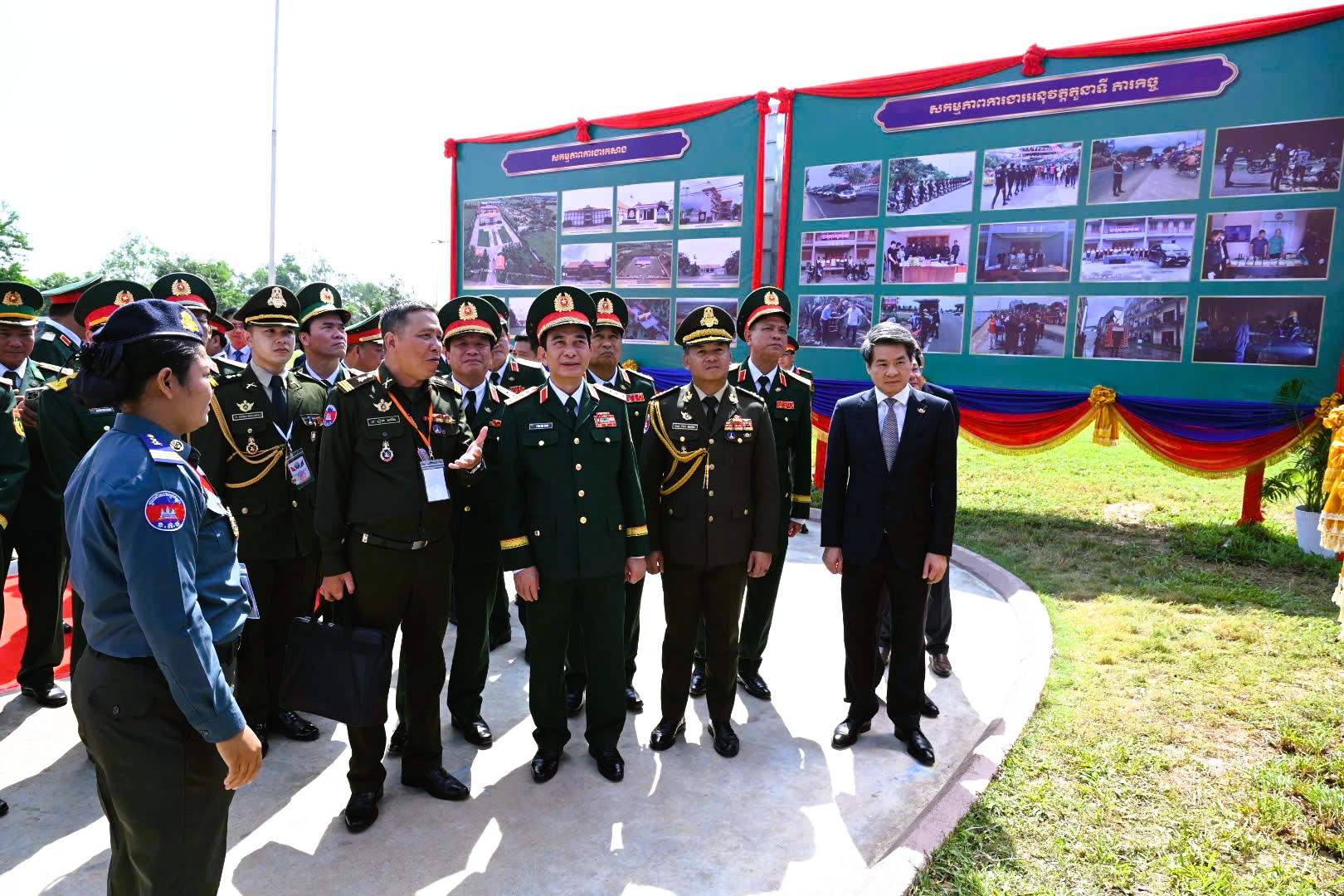 Đại tướng Phan Văn Giang đồng chủ trì giao lưu biên giới Việt Nam - Campuchia - Ảnh 14.