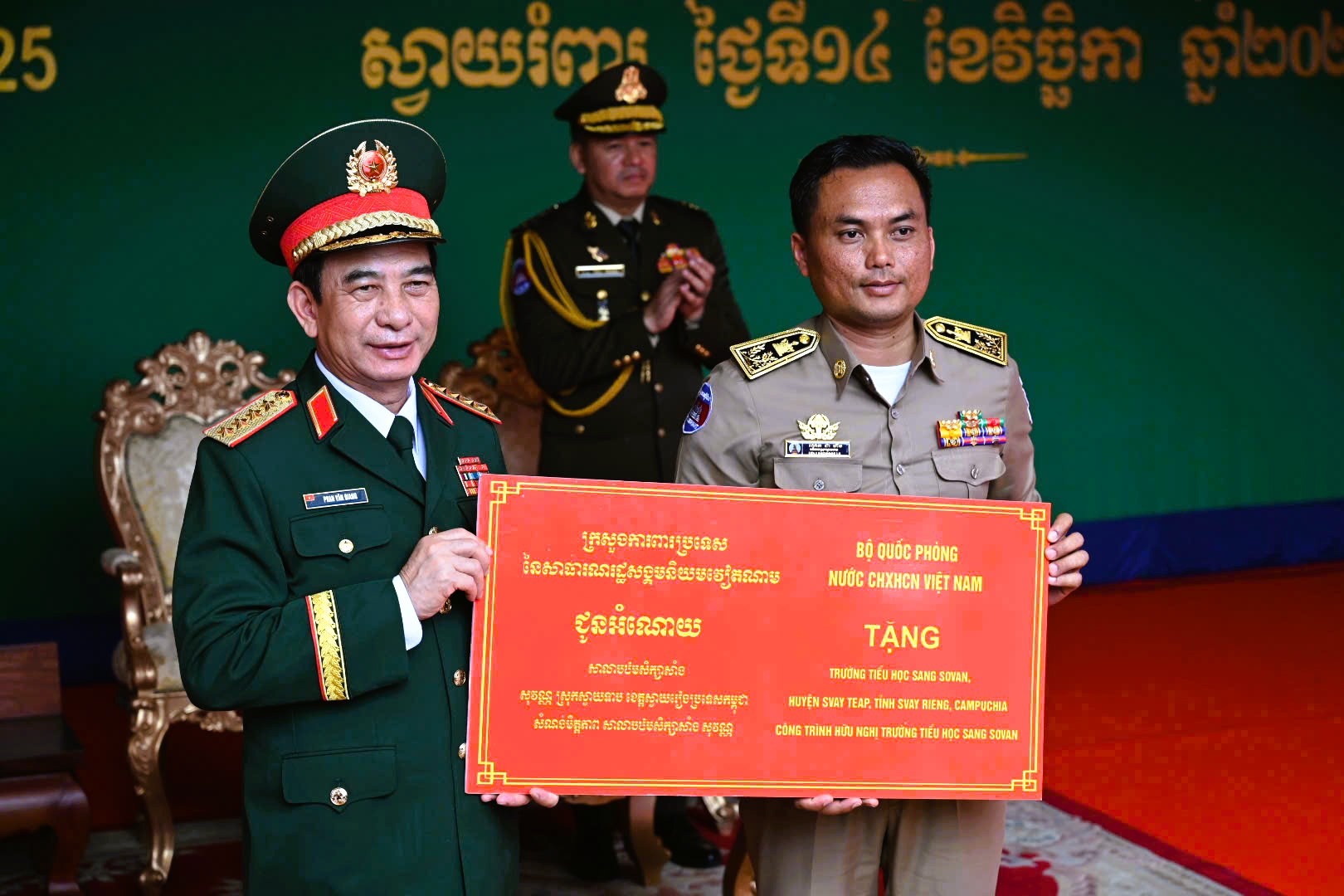 Đại tướng Phan Văn Giang đồng chủ trì giao lưu biên giới Việt Nam - Campuchia - Ảnh 16.