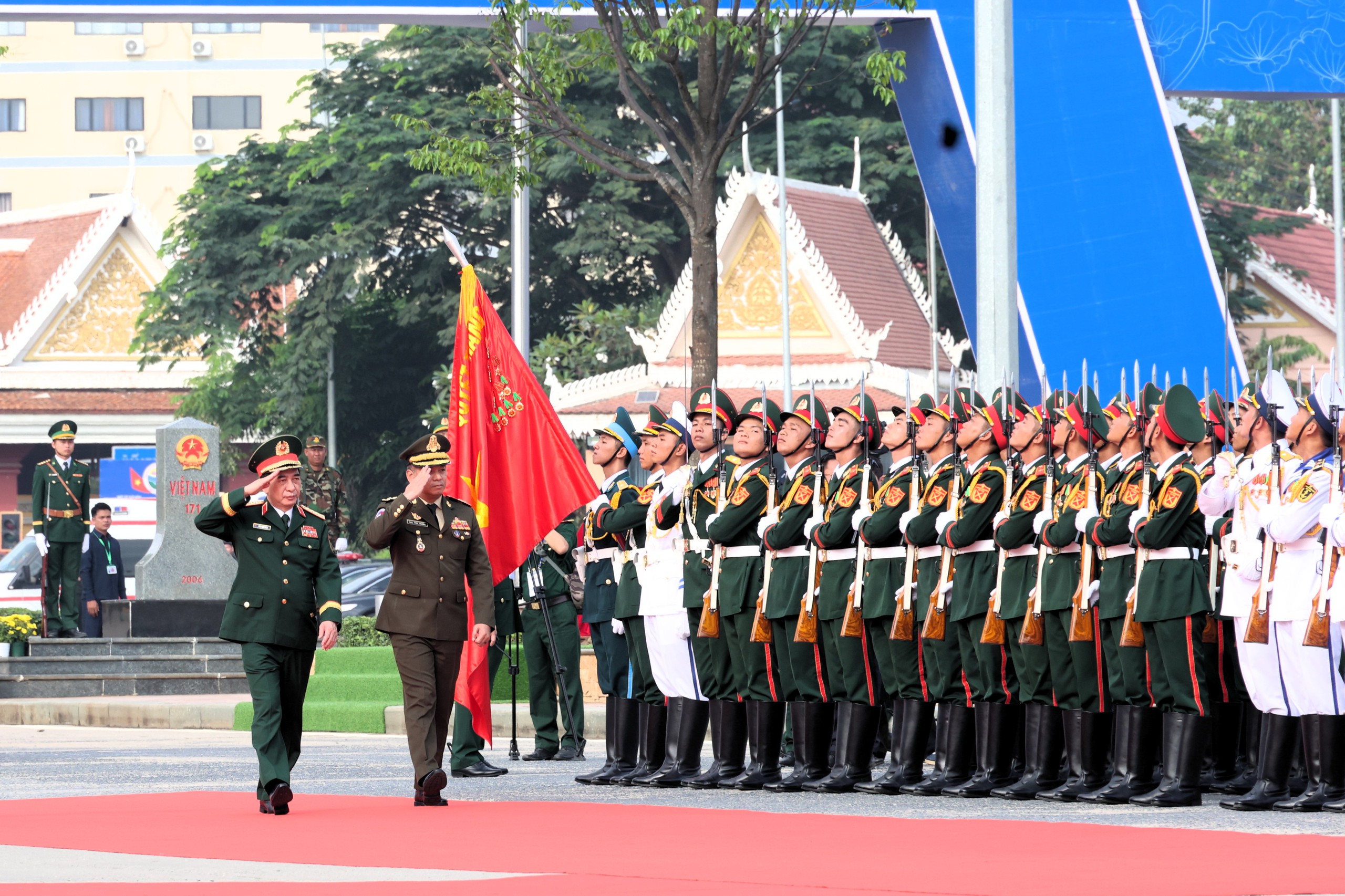 Đại tướng Phan Văn Giang đồng chủ trì giao lưu biên giới Việt Nam - Campuchia - Ảnh 2.
