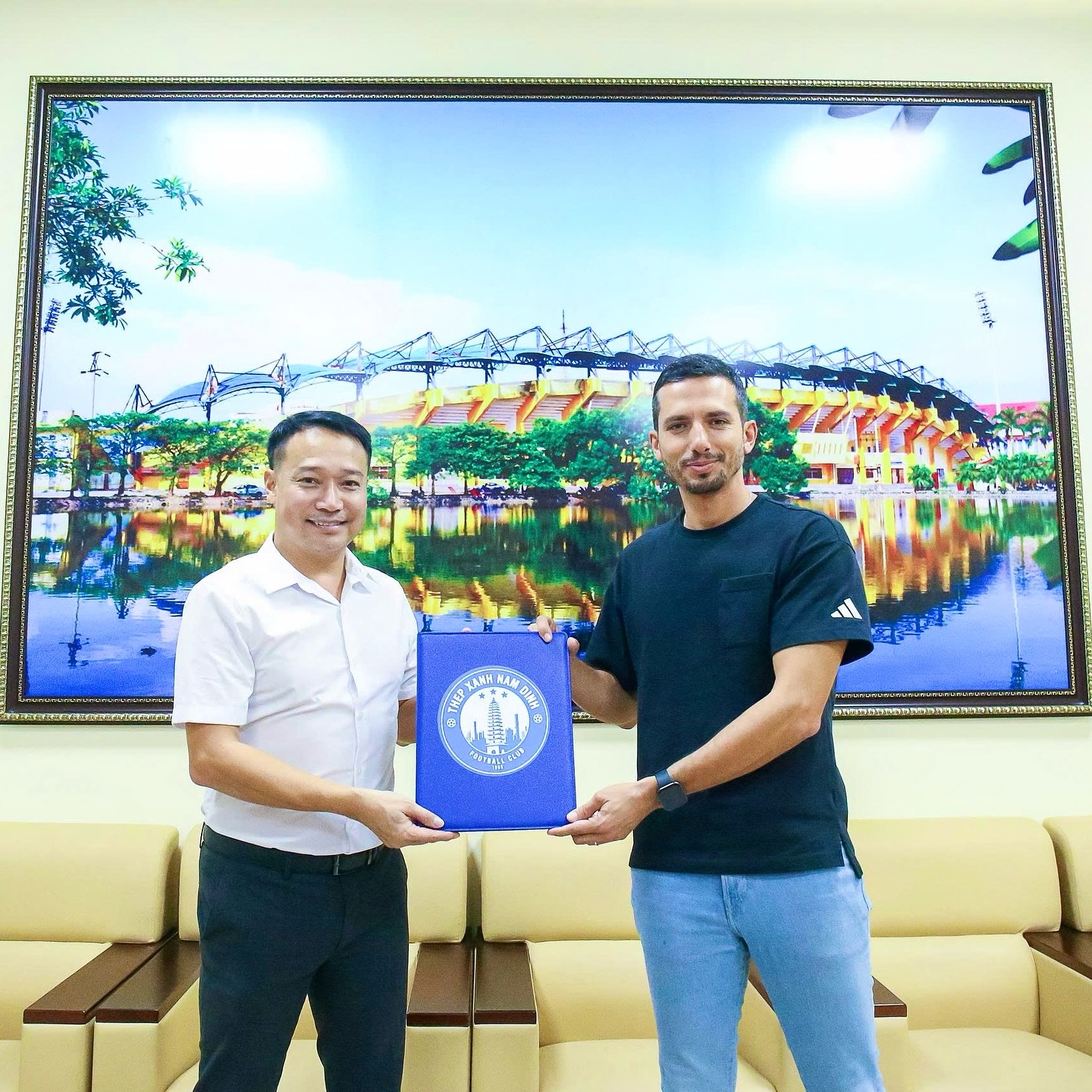 CLB Nam Định bất ngờ có tân HLV người Bồ Đào Nha, ông Vũ Hồng Việt làm sếp lớn- Ảnh 1.