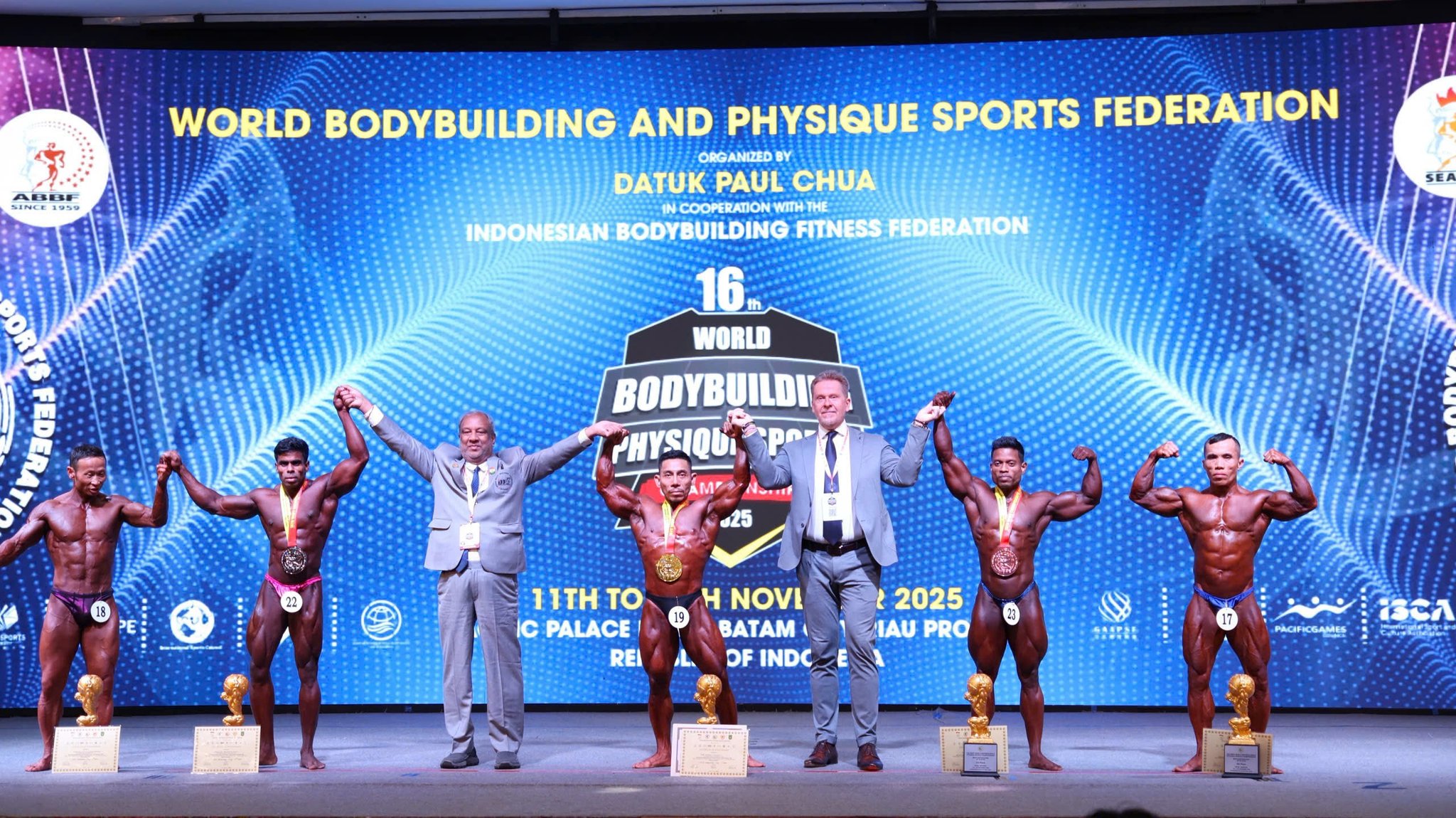 Nóng: 'Kiến càng' Phạm Văn Mách vô địch thể hình thế giới ở tuổi 49- Ảnh 2. Nóng: 'Kiến càng' Phạm Văn Mách vô địch thể hình thế giới ở tuổi 49- Ảnh 2.