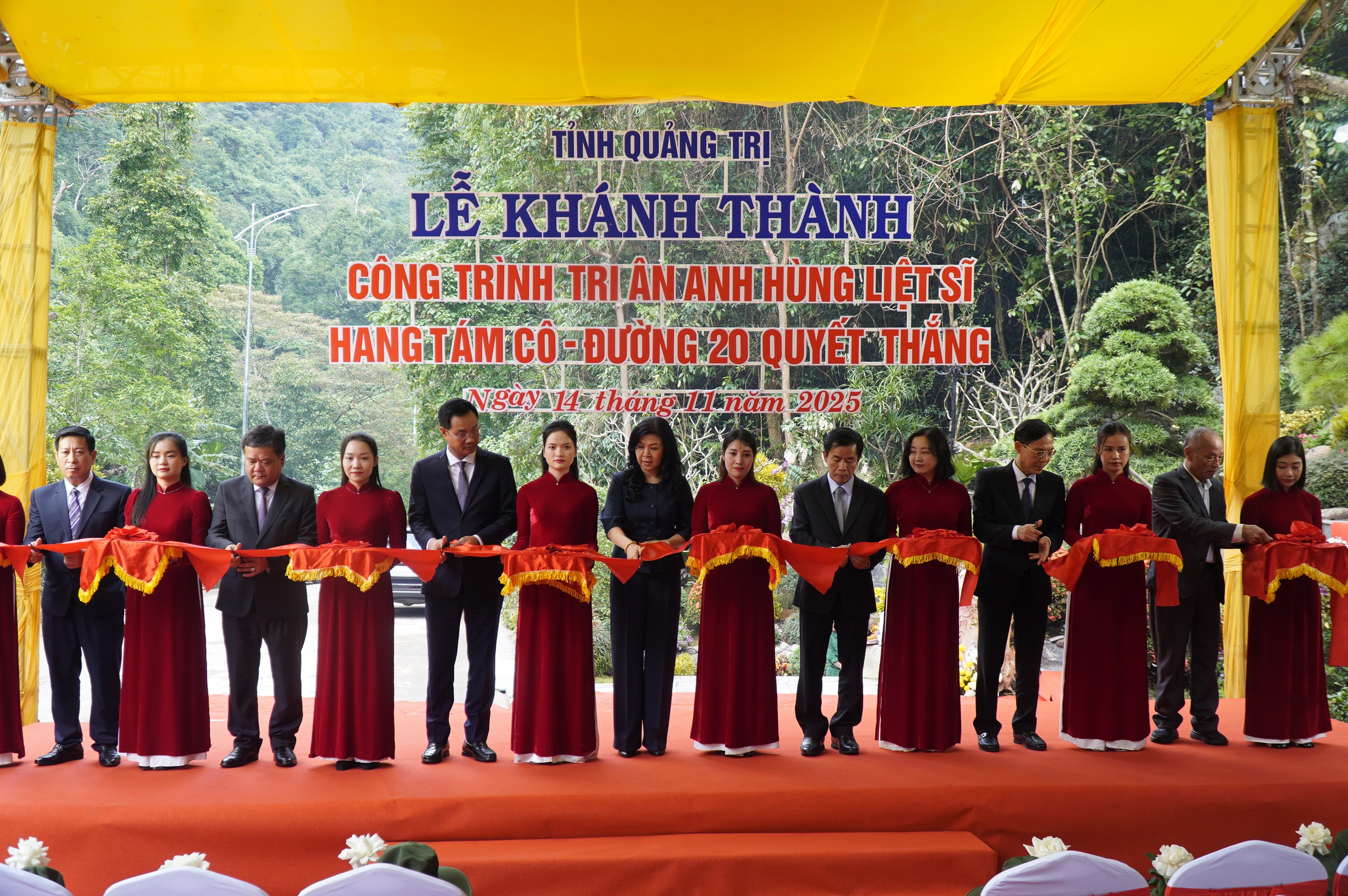 Khánh thành công trình tôn tạo di tích quốc gia đặc biệt Hang Tám Cô- Ảnh 13. Khánh thành công trình tôn tạo di tích quốc gia đặc biệt Hang Tám Cô- Ảnh 13.