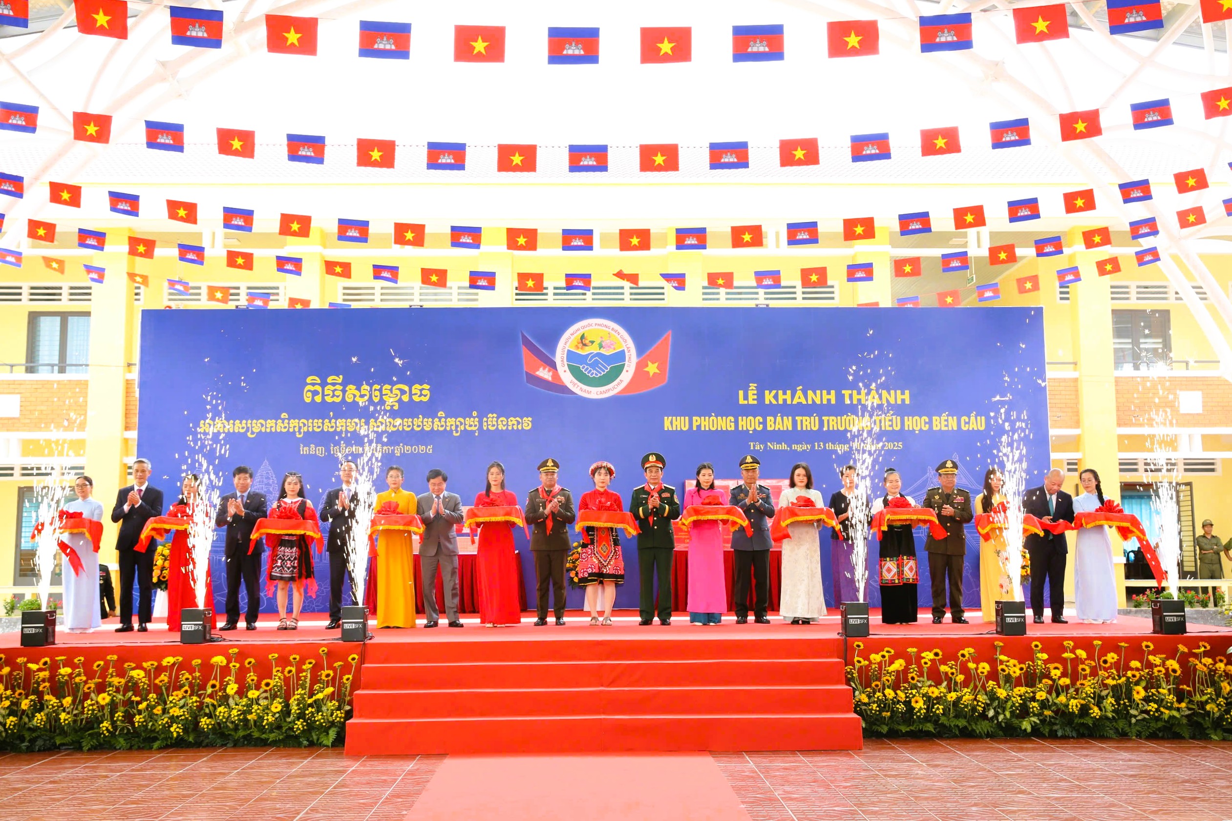 Đại tướng Phan Văn Giang đồng chủ trì giao lưu biên giới Việt Nam - Campuchia - Ảnh 13.