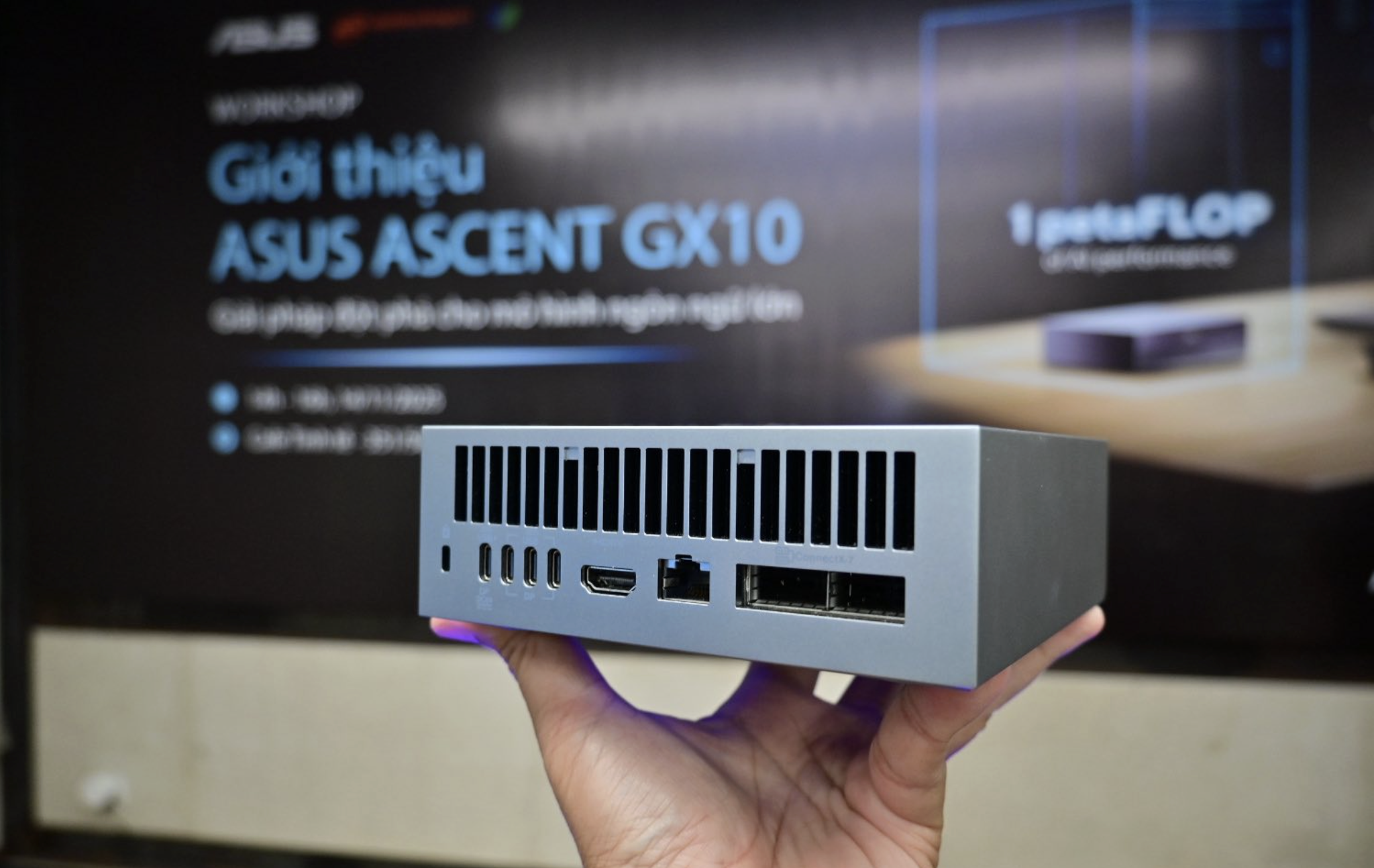 Asus ra mắt Ascent GX10 – siêu máy tính AI thế hệ mới - Ảnh 2.