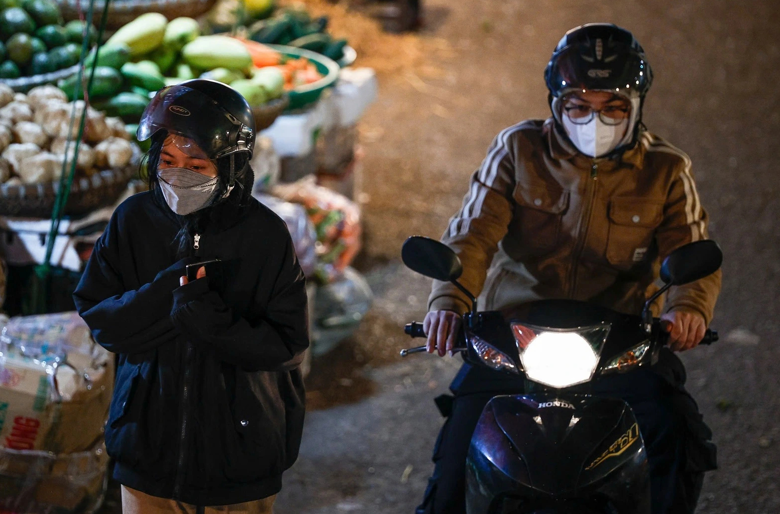 Dự báo không khí lạnh khiến vùng núi miền Bắc rét đậm, miền Trung mưa lớn 700 mm- Ảnh 1. Dự báo không khí lạnh khiến vùng núi miền Bắc rét đậm, miền Trung mưa lớn 700 mm- Ảnh 1.