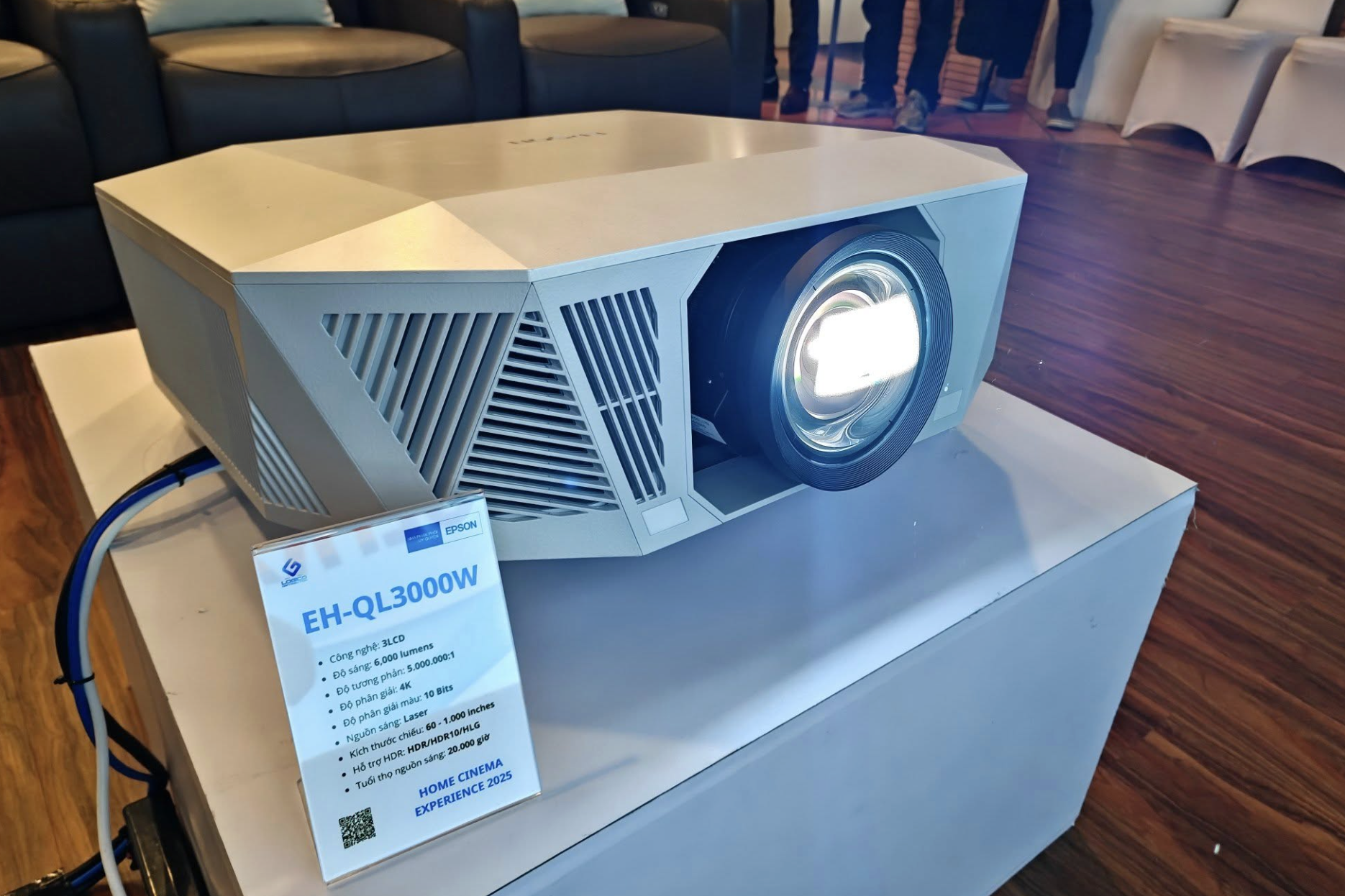 Mang rạp chiếu phim tại gia về ngôi nhà bạn với công nghệ tiên tiến từ Epson - Ảnh 1.