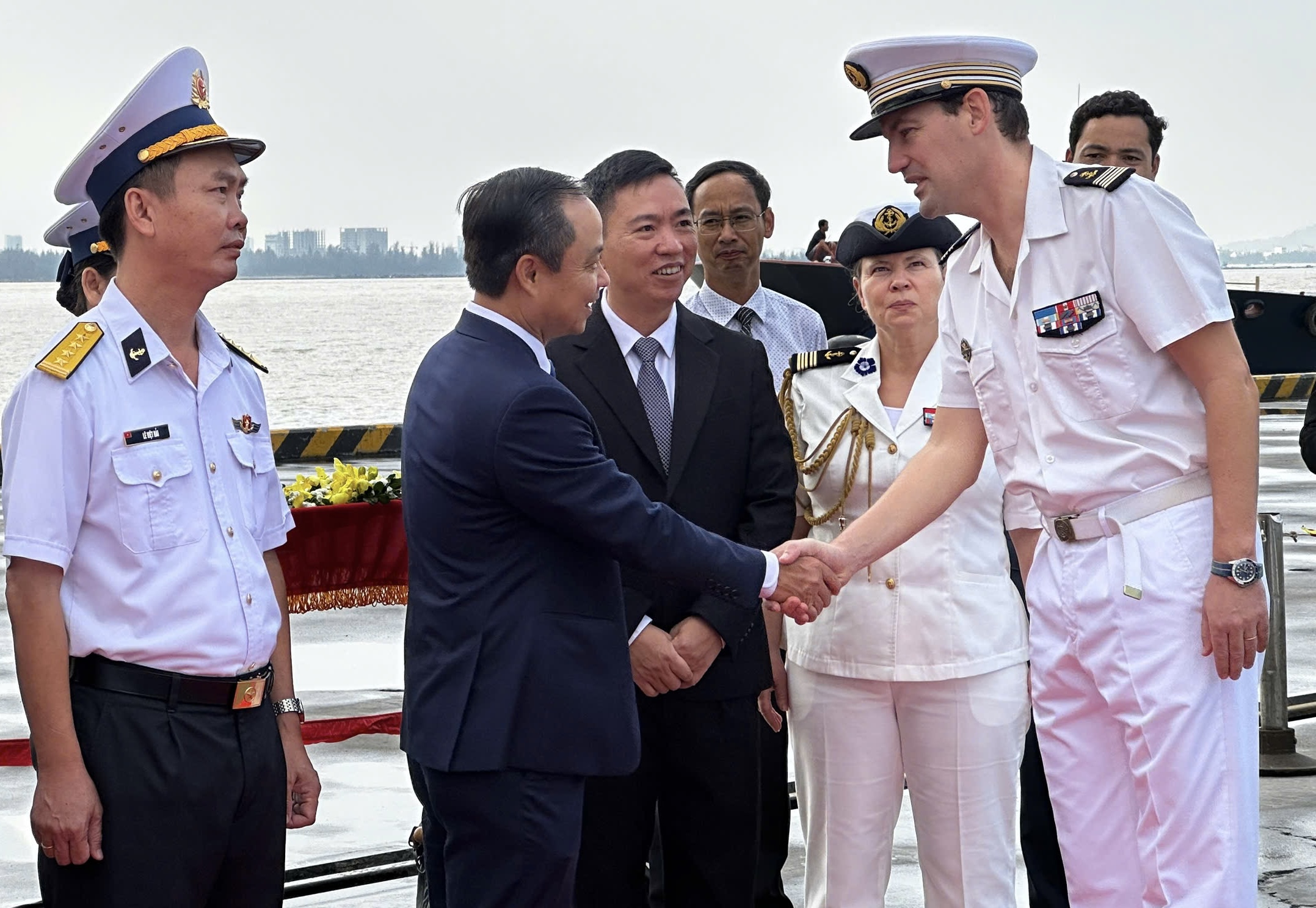 - Ảnh 4. - Ảnh 4.