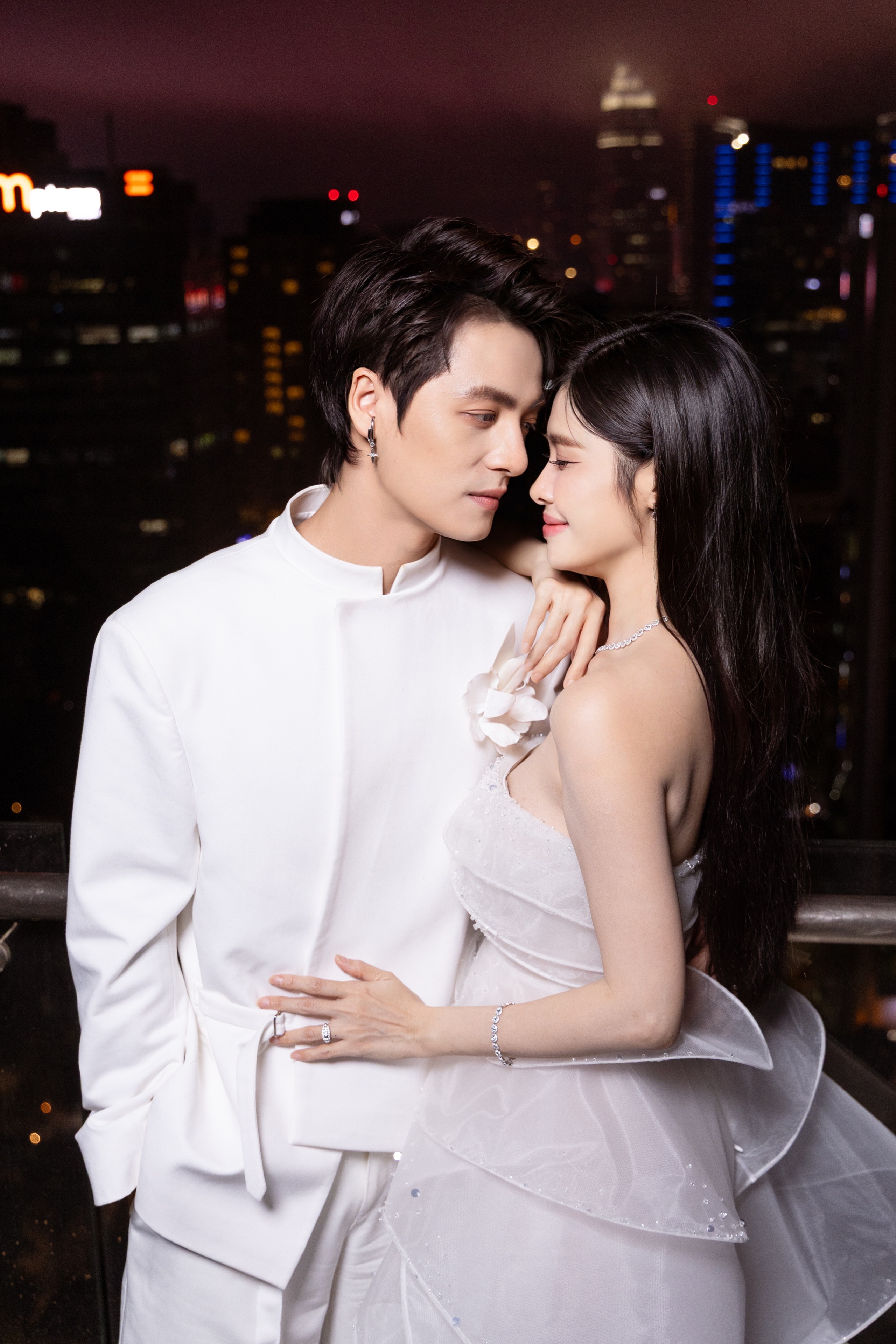 Hôn nhân ngọt ngào của ca sĩ Đăng Khôi và vợ hot girl - Ảnh 3.