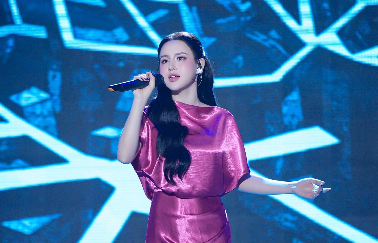 Ca sĩ Dương Hồng Loan nhớ thời thầm thương trên sân khấu truyền hình - Ảnh 1. Ca sĩ Dương Hồng Loan nhớ thời thầm thương trên sân khấu truyền hình - Ảnh 1.