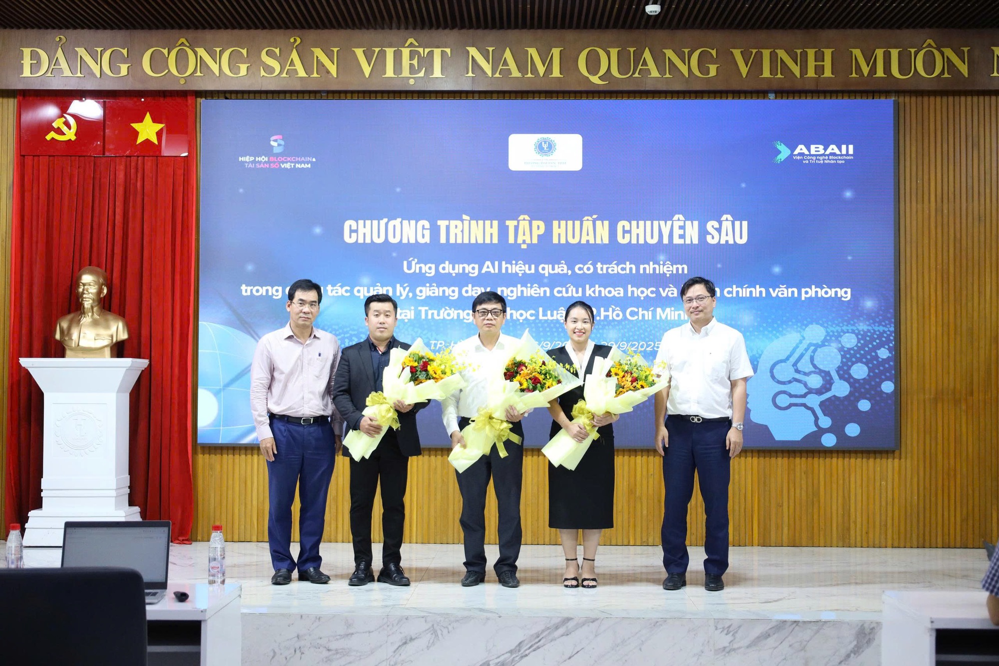 - Ảnh 1. - Ảnh 1.