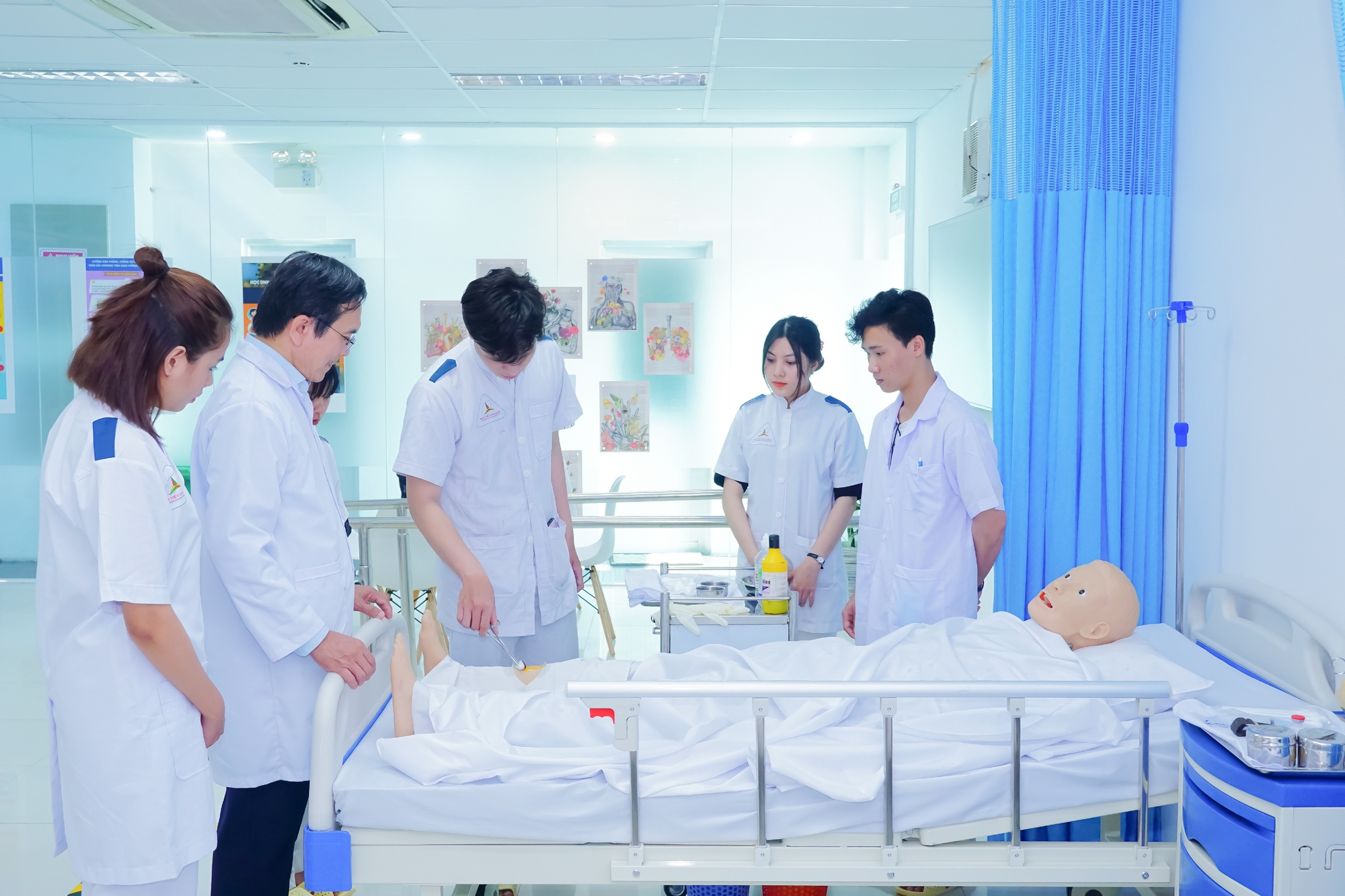 - Photo 1. - Ảnh 1.