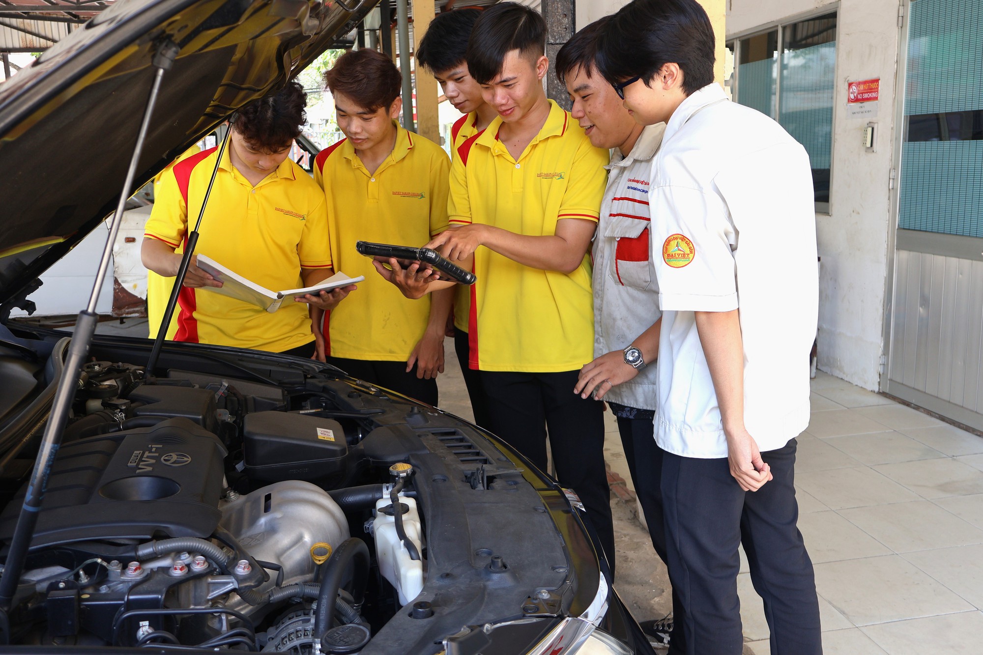 - Photo 2. - Ảnh 2.