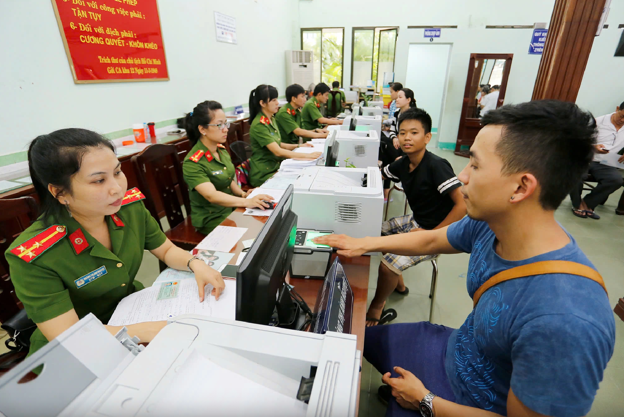 TP.HCM chi gần 217 tỉ đồng hỗ trợ công an mua sắm trang thiết bị- Ảnh 1.