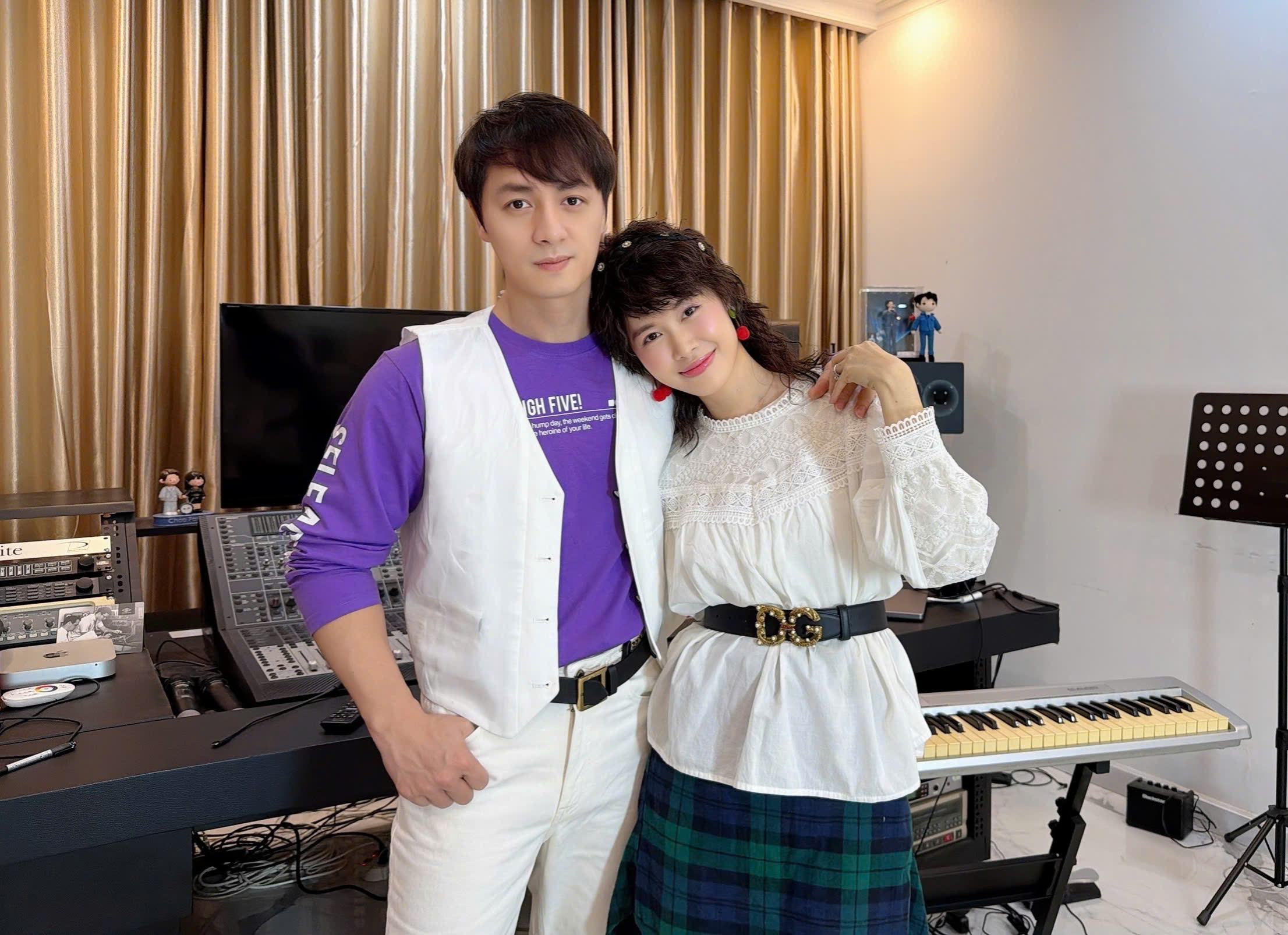 Hôn nhân ngọt ngào của ca sĩ Đăng Khôi và vợ hot girl - Ảnh 2.