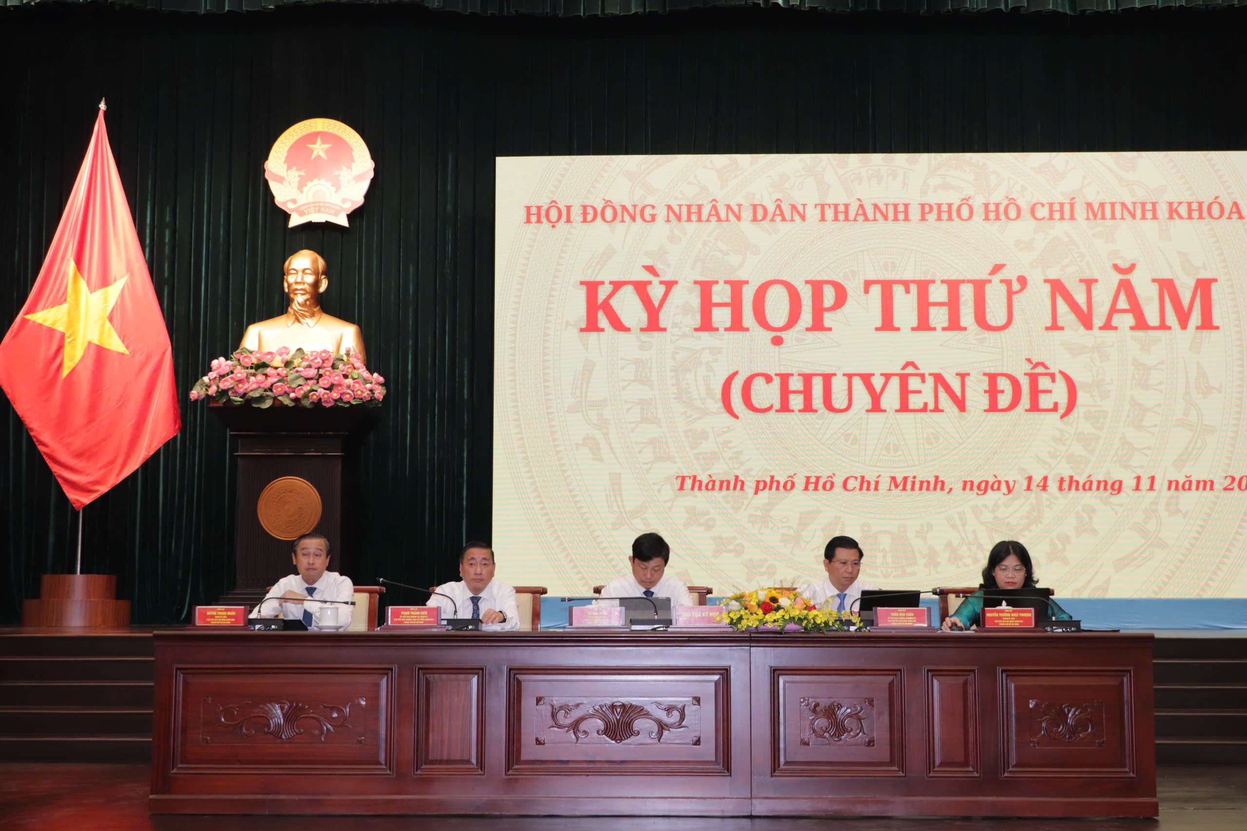 Khai mạc kỳ họp thứ 5 HĐND TP.HCM khóa X- Ảnh 2. Khai mạc kỳ họp thứ 5 HĐND TP.HCM khóa X- Ảnh 2.