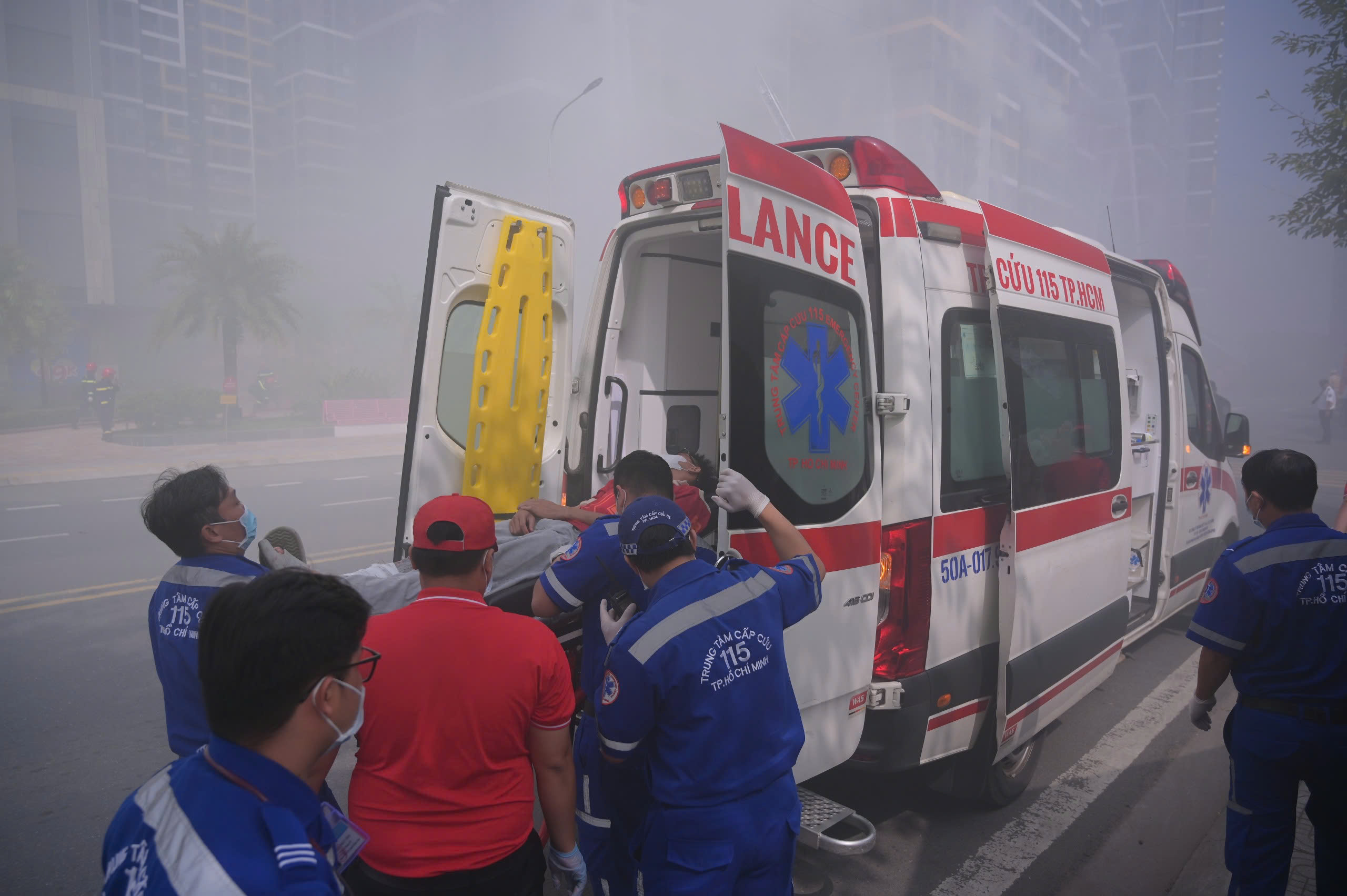 Công an TP.HCM tổ chức diễn tập cháy nổ quy mô lớn nhất năm - Ảnh 3.