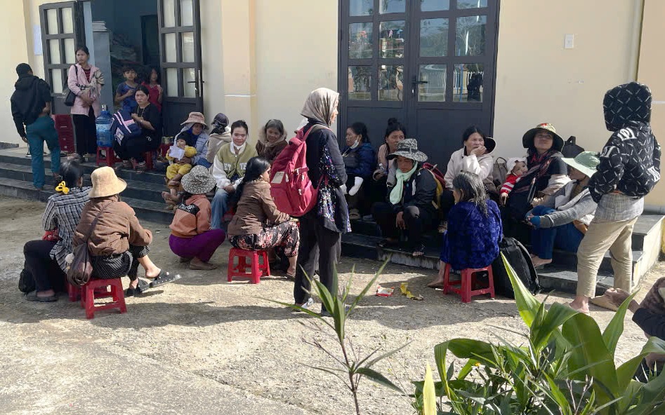 Sạt lở núi đá chảy như thác ở ĐàNẵng: Di dời khẩn cấp hàng chục hộ dân- Ảnh 1.