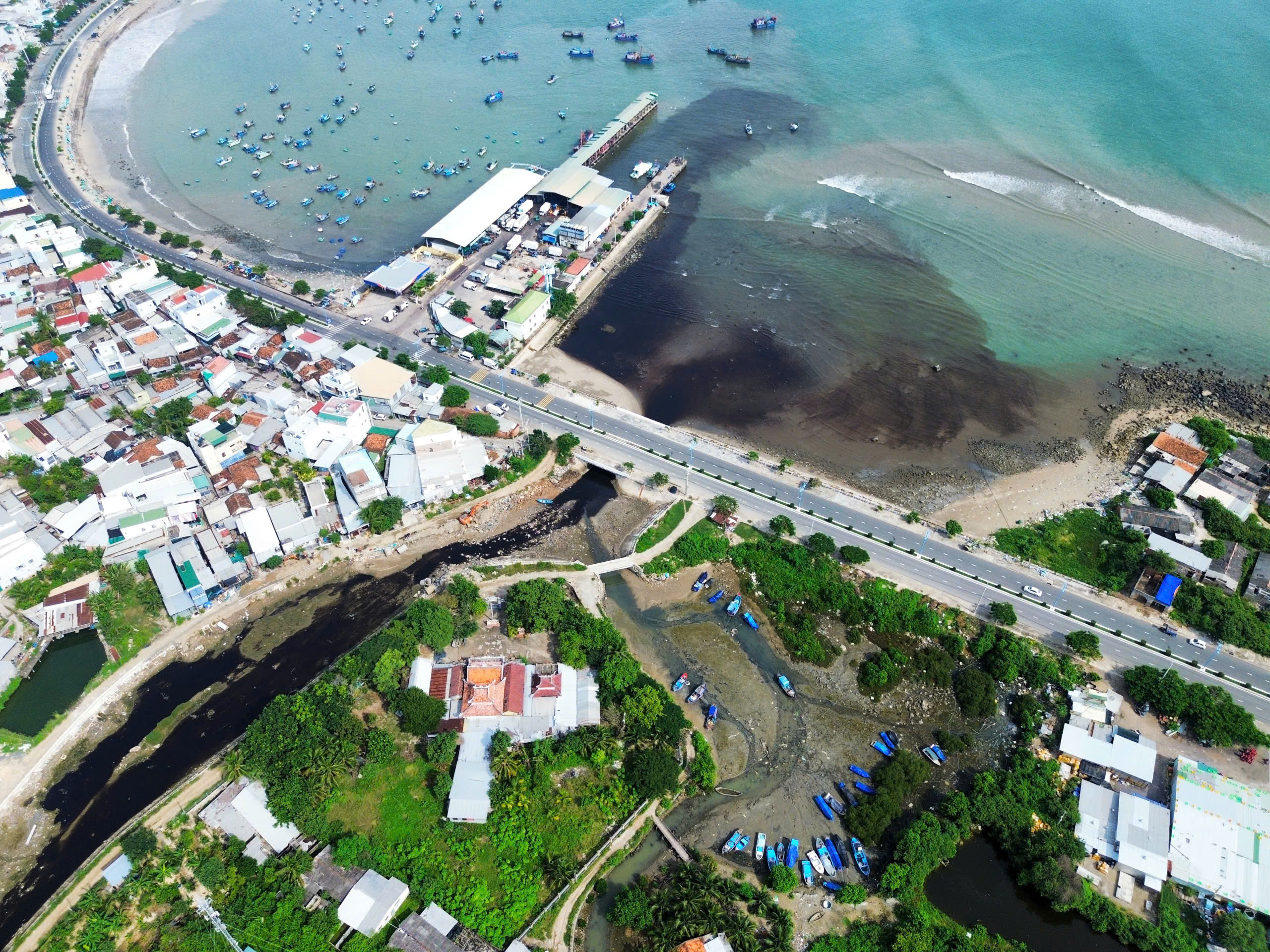 Khánh Hòa đề xuất giải pháp xử lý nước rỉ rác chảy ra biển Nha Trang - Ảnh 4.