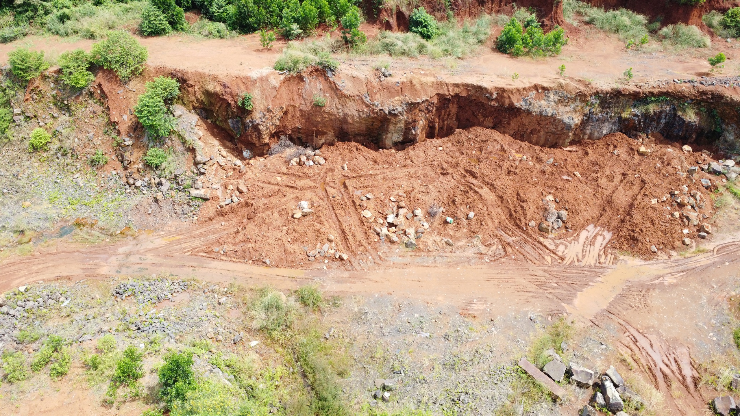 Vụ khai thác khoáng sản trái phép tại xã Bom Bo: Nằm trong đất lâm phần - Ảnh 1.