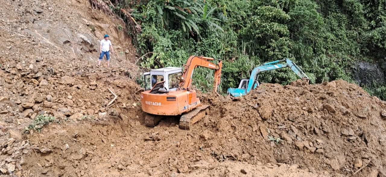 Đà Nẵng: Sau mưa lũ lịch sử, thầy cô gõ cửa đưa học sinh ra lại lớp- Ảnh 5.