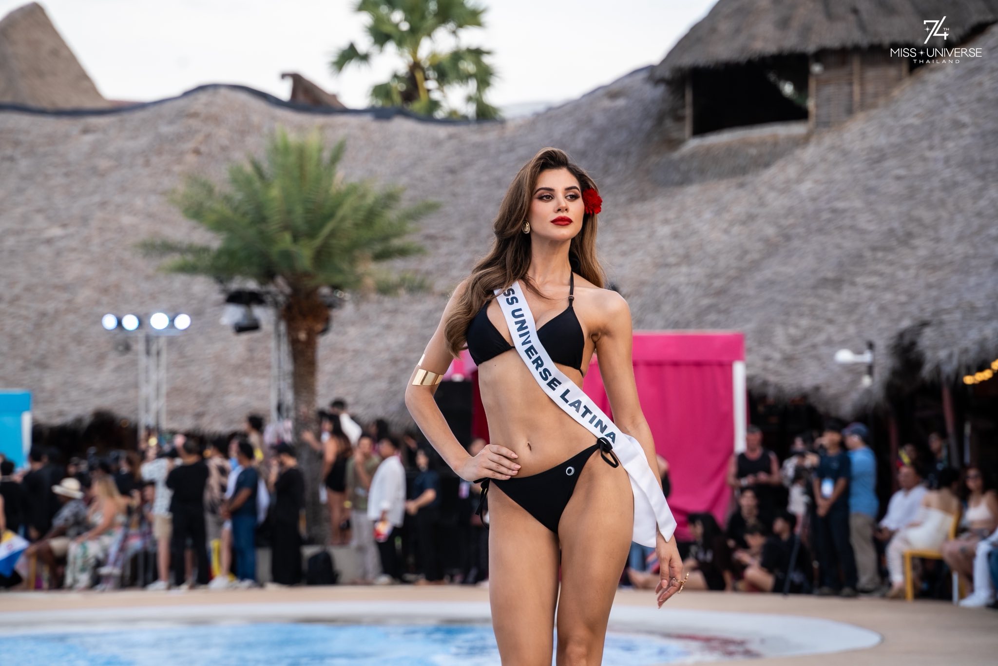 Hương Giang cùng dàn mỹ nhân Miss Universe trình diễn bikini bốc lửa - Ảnh 13. Hương Giang cùng dàn mỹ nhân Miss Universe trình diễn bikini bốc lửa - Ảnh 13.