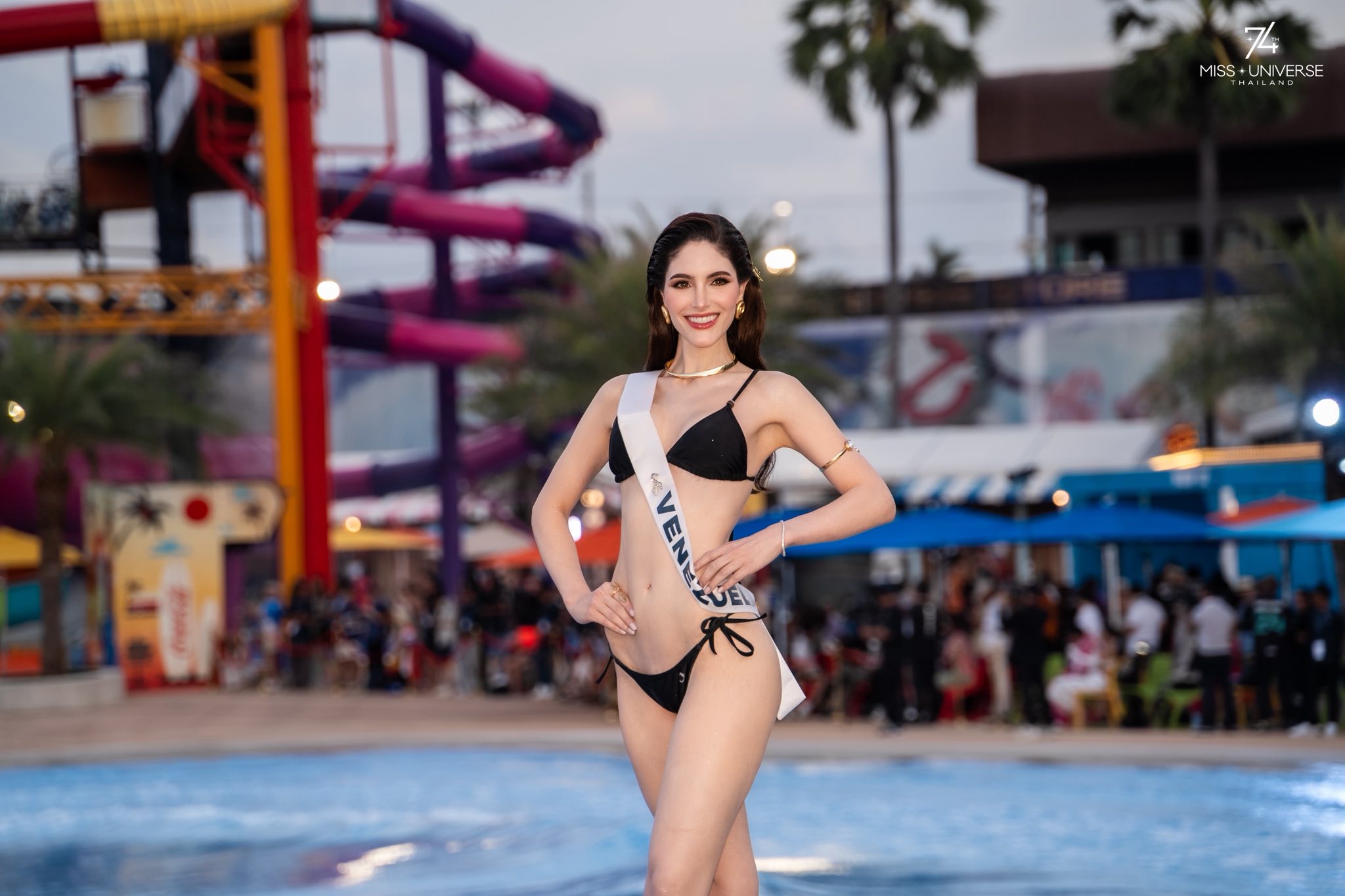 Hương Giang cùng dàn mỹ nhân Miss Universe trình diễn bikini bốc lửa - Ảnh 8. Hương Giang cùng dàn mỹ nhân Miss Universe trình diễn bikini bốc lửa - Ảnh 8.