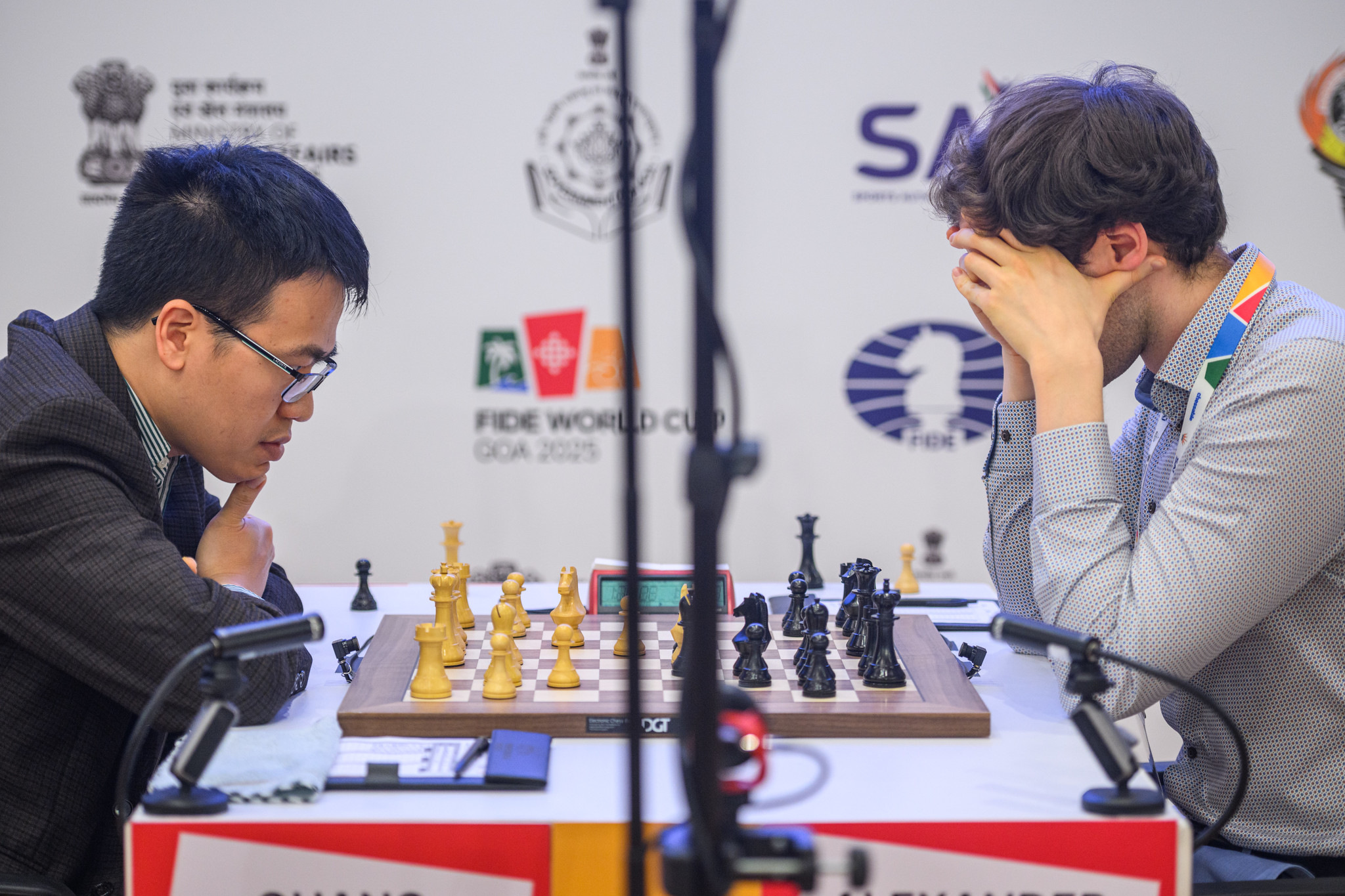 Lê Quang Liêm thoát hiểm ngoạn mục ở World Cup cờ vua- Ảnh 1. Lê Quang Liêm thoát hiểm ngoạn mục ở World Cup cờ vua- Ảnh 1.