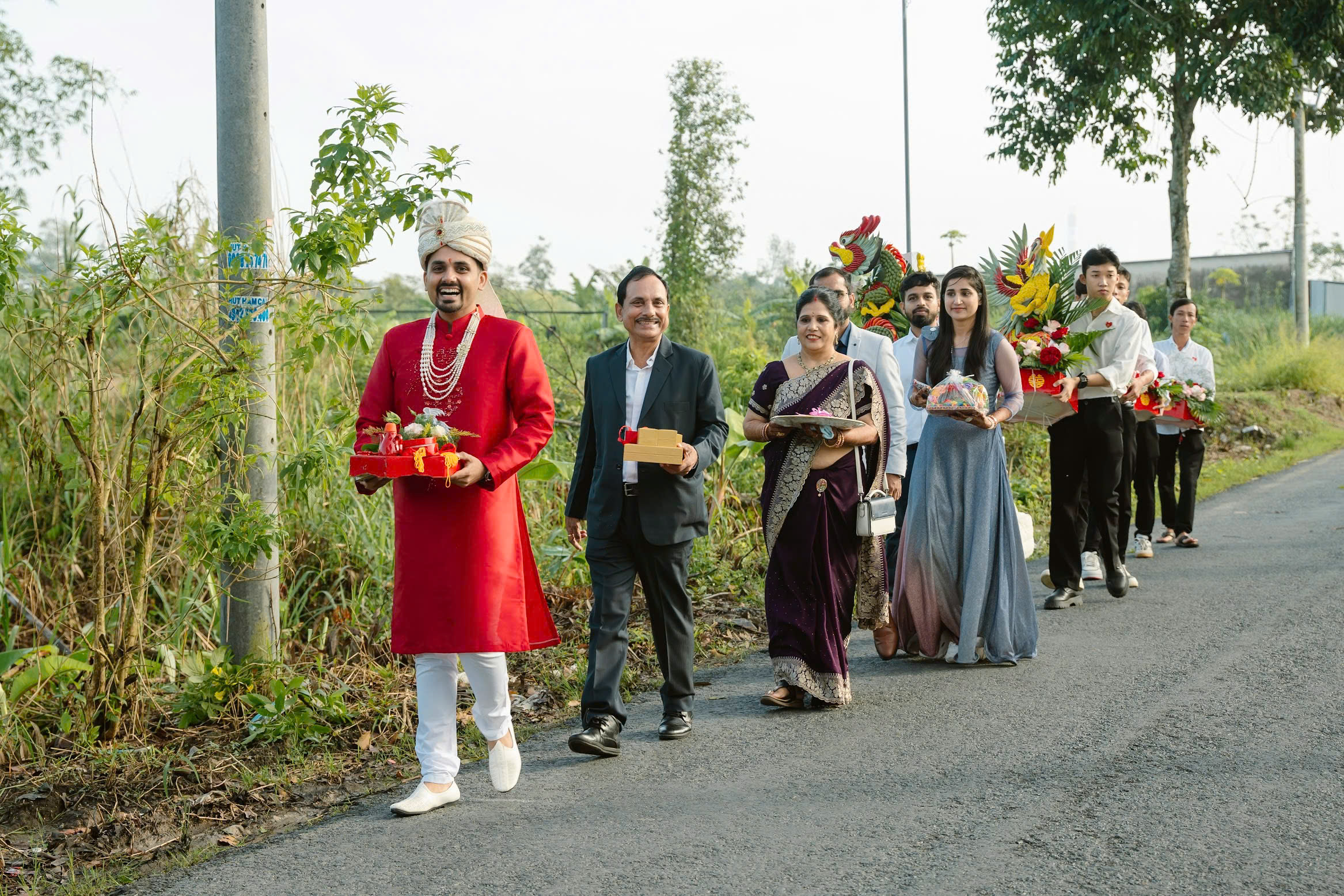 Chú rể Ấn Độ về miền Tây rước dâu: Đám cưới 'triệu view' đậm chất Việt - Ảnh 2.