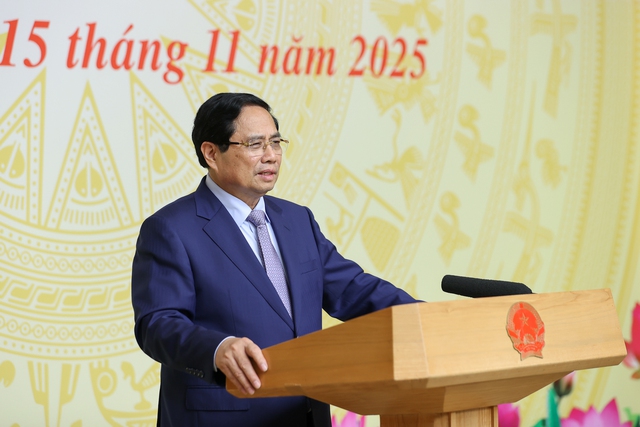 នាយករដ្ឋមន្ត្រី៖ ពង្រឹងការប្រយុទ្ធប្រឆាំងនឹងអំពើហិង្សាក្នុងសាលា និងការគ្រប់គ្រងការប្រើប្រាស់អ៊ីនធឺណិតរបស់សិស្ស - រូបថត ២. Thủ tướng: Đẩy mạnh chống bạo lực học đường, quản lý học sinh sử dụng internet- Ảnh 2.