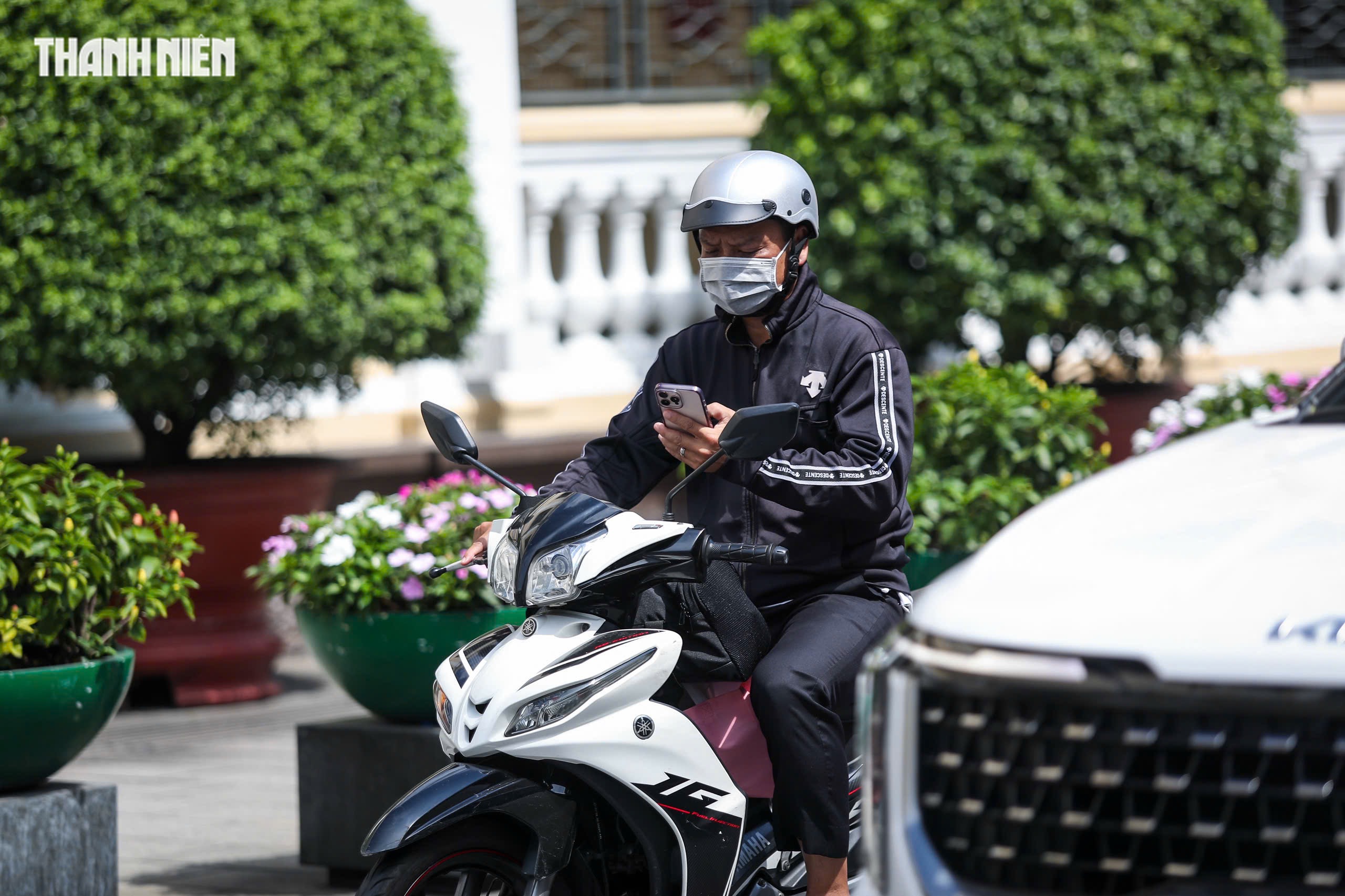 Dùng điện thoại khi lái xe trên đường phố TP.HCM: Thói quen khó bỏ? - Ảnh 7.