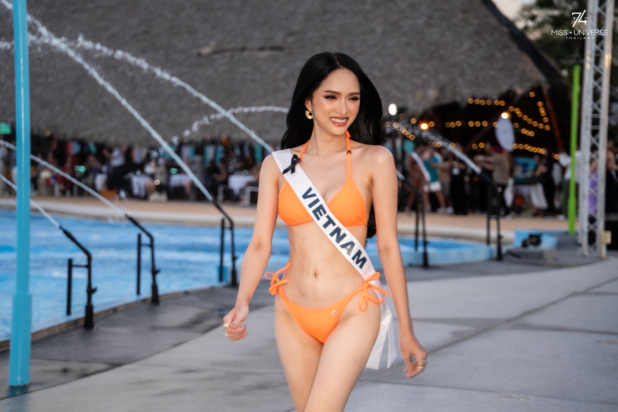 Hương Giang cùng dàn mỹ nhân Miss Universe trình diễn bikini bốc lửa - Ảnh 2. Hương Giang cùng dàn mỹ nhân Miss Universe trình diễn bikini bốc lửa - Ảnh 2.