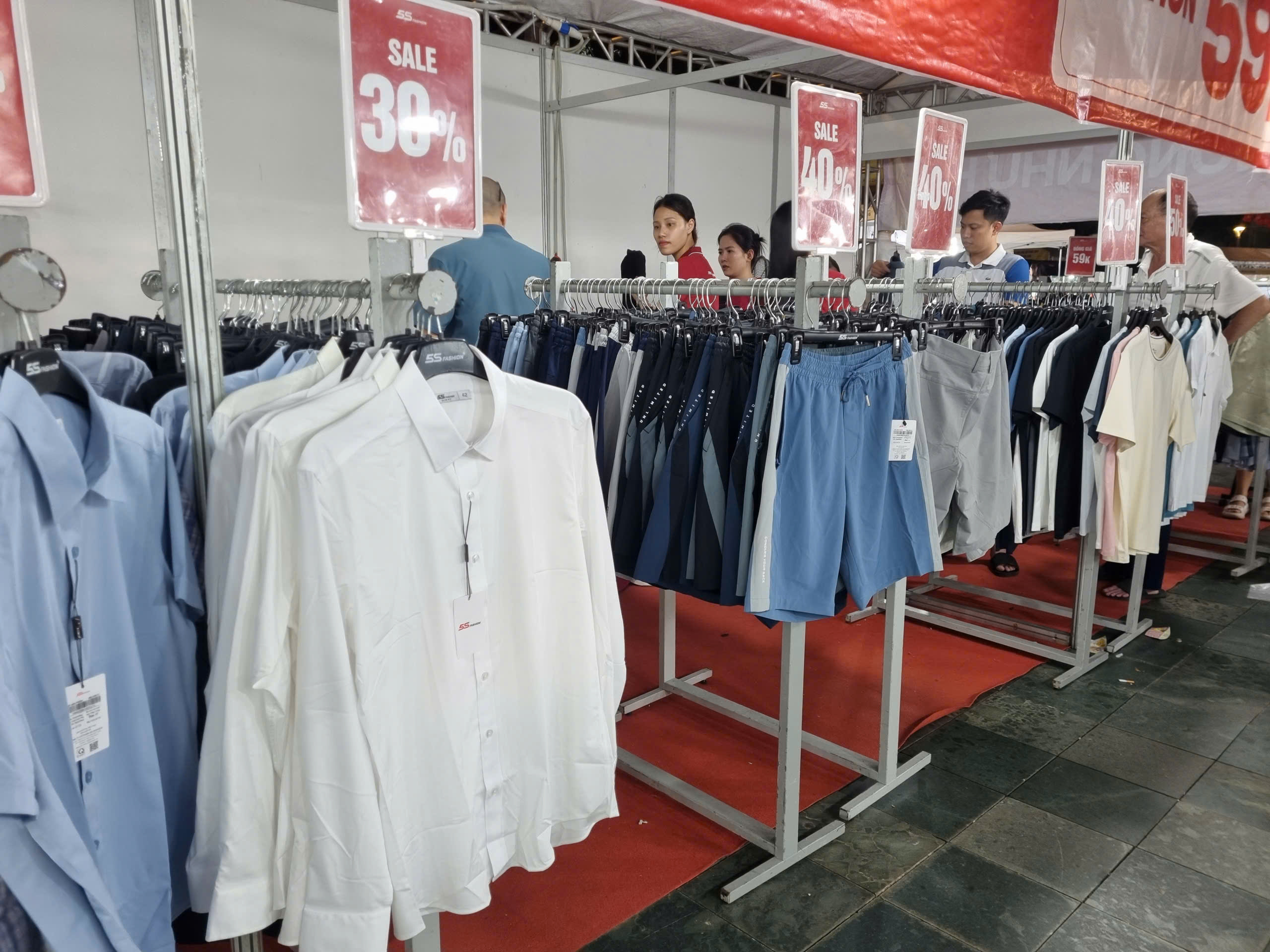 Cục Thuế nói về nâng ngưỡng doanh thu miễn thuế với hộ kinh doanh - Ảnh 2.