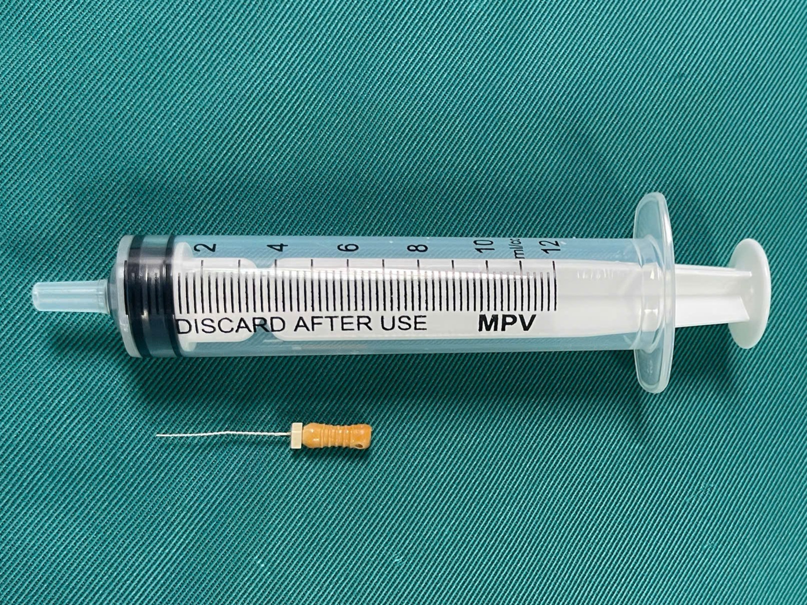 Đi Làm Răng, Kim Chọc Tủy Dài 22 Mm 'Cắm' Vào Đường Thở Bé Trai 3 Tuổi Quảng Trị: Đi Làm Răng Bị Dị Vật Rơi Vào Đường Thở - Ảnh 1.