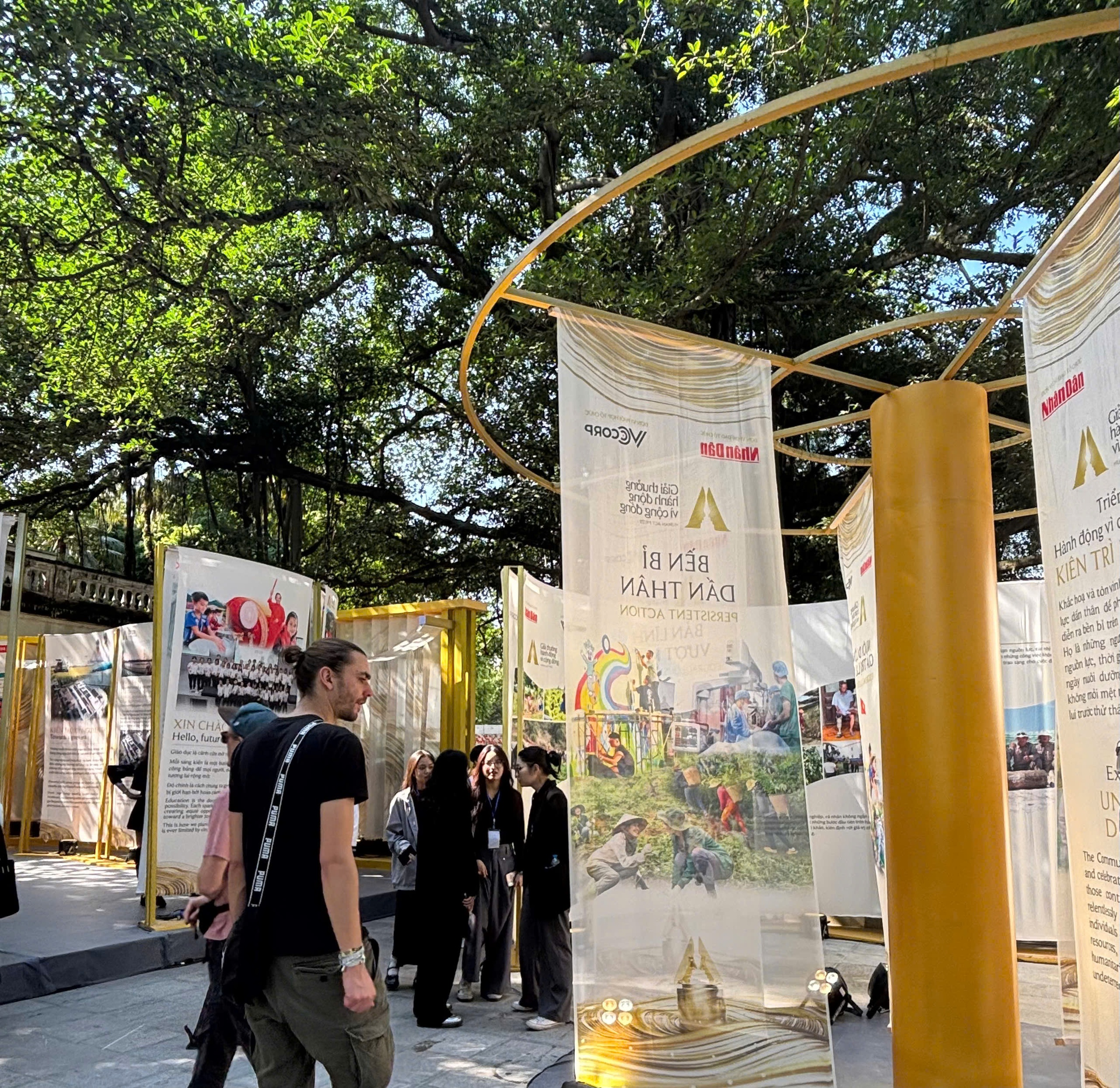 Xuân Bắc, Hồ Ngọc Hà ngồi 'ghế nóng' giải thưởng Hành động vì cộng đồng 2025- Ảnh 3. Xuân Bắc, Hồ Ngọc Hà ngồi 'ghế nóng' giải thưởng Hành động vì cộng đồng 2025- Ảnh 3.