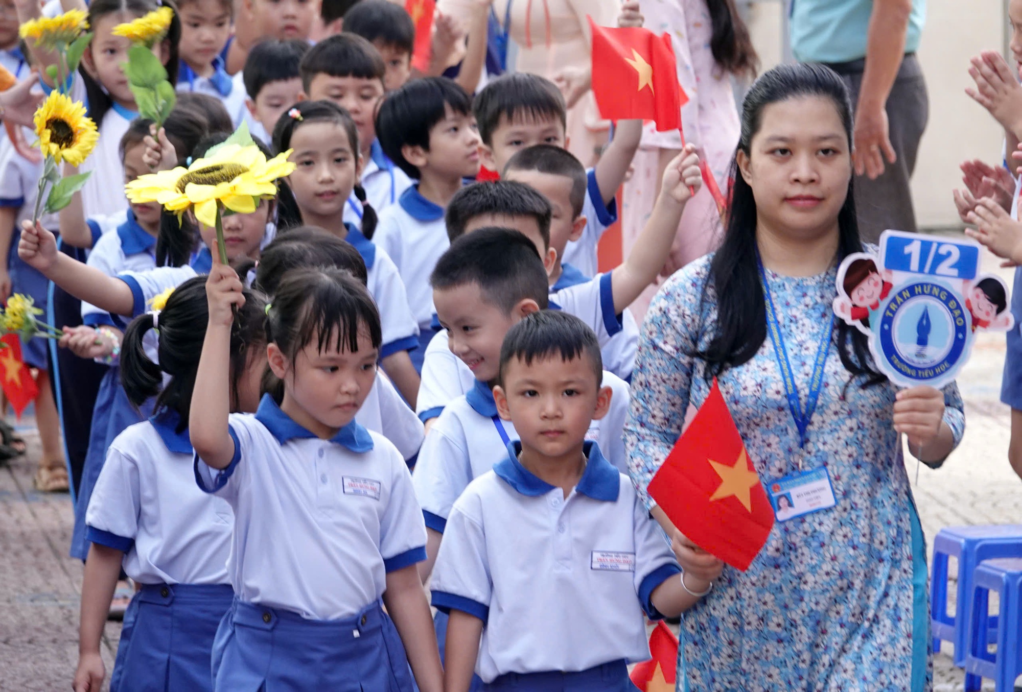 Bộ trưởng Nguyễn Kim Sơn khẳng định vai trò giáo viên là nền tảng của giáo dục việt nam - Ảnh 2.