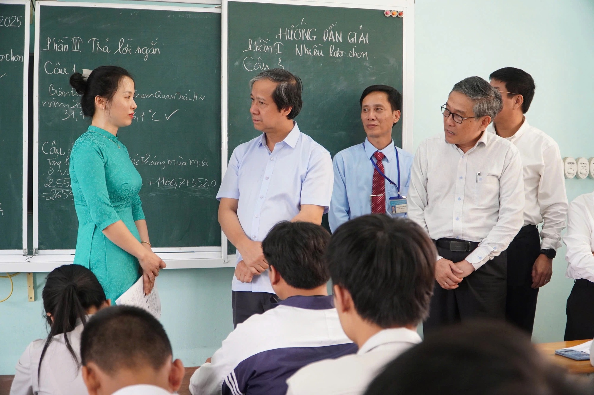 Bộ trưởng Nguyễn Kim Sơn khẳng định vai trò giáo viên là nền tảng của giáo dục việt nam - Ảnh 4.