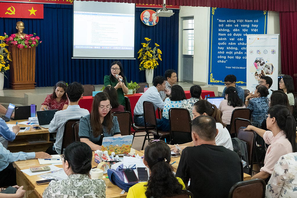 Lebih dari 60% guru Vietnam menggunakan AI dalam mengajar, memimpin dunia - Foto 1. Hơn 60 % giáo viên VN sử dụng AI trong giảng dạy , dẫn đầu toàn cầu - Ảnh 1.