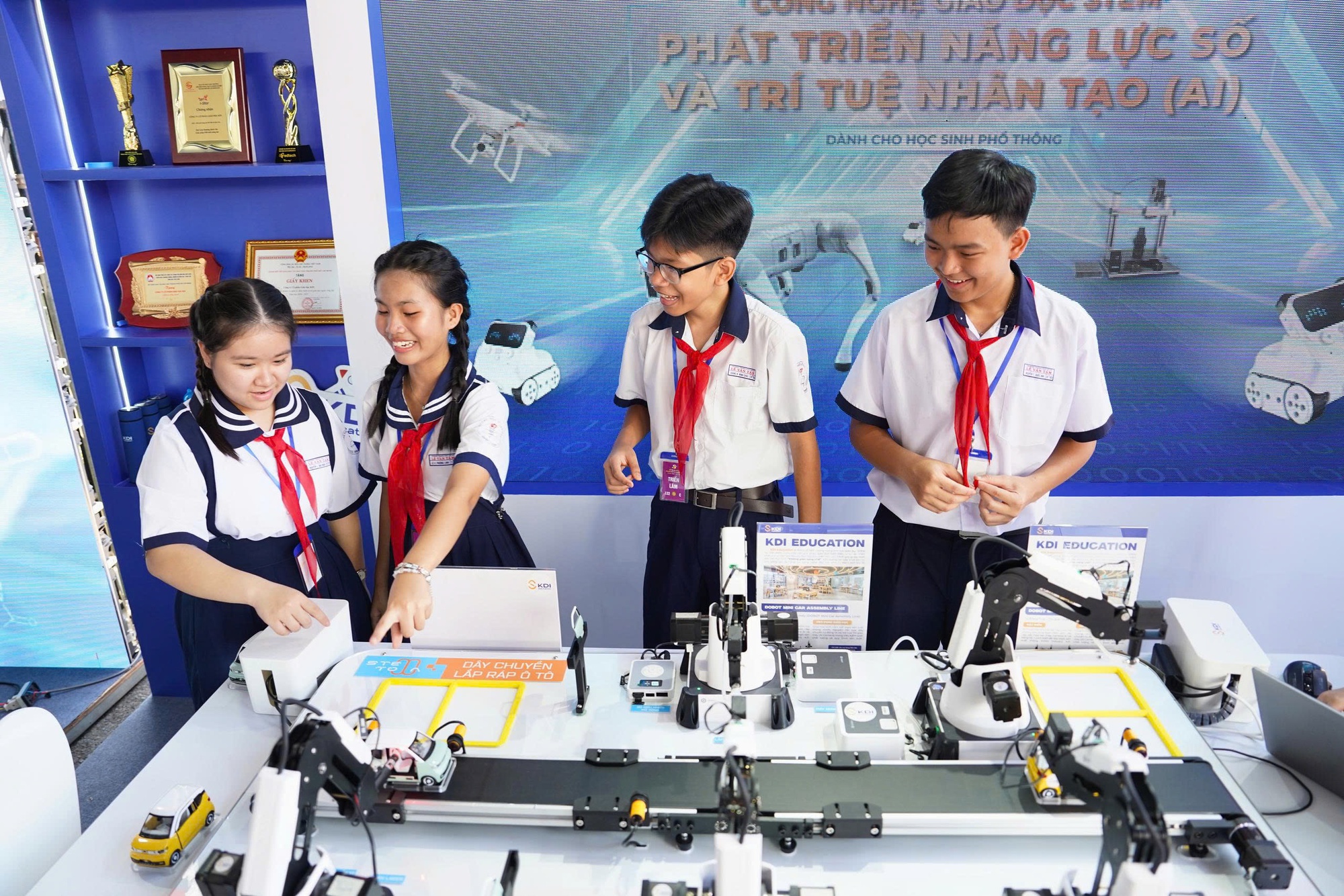 Menyebarkan pendidikan dan inovasi STEM di Vietnam - Foto 2. Lan tỏa giáo dục STEM và đổi mới sáng tạo tại việt nam - Ảnh 2.
