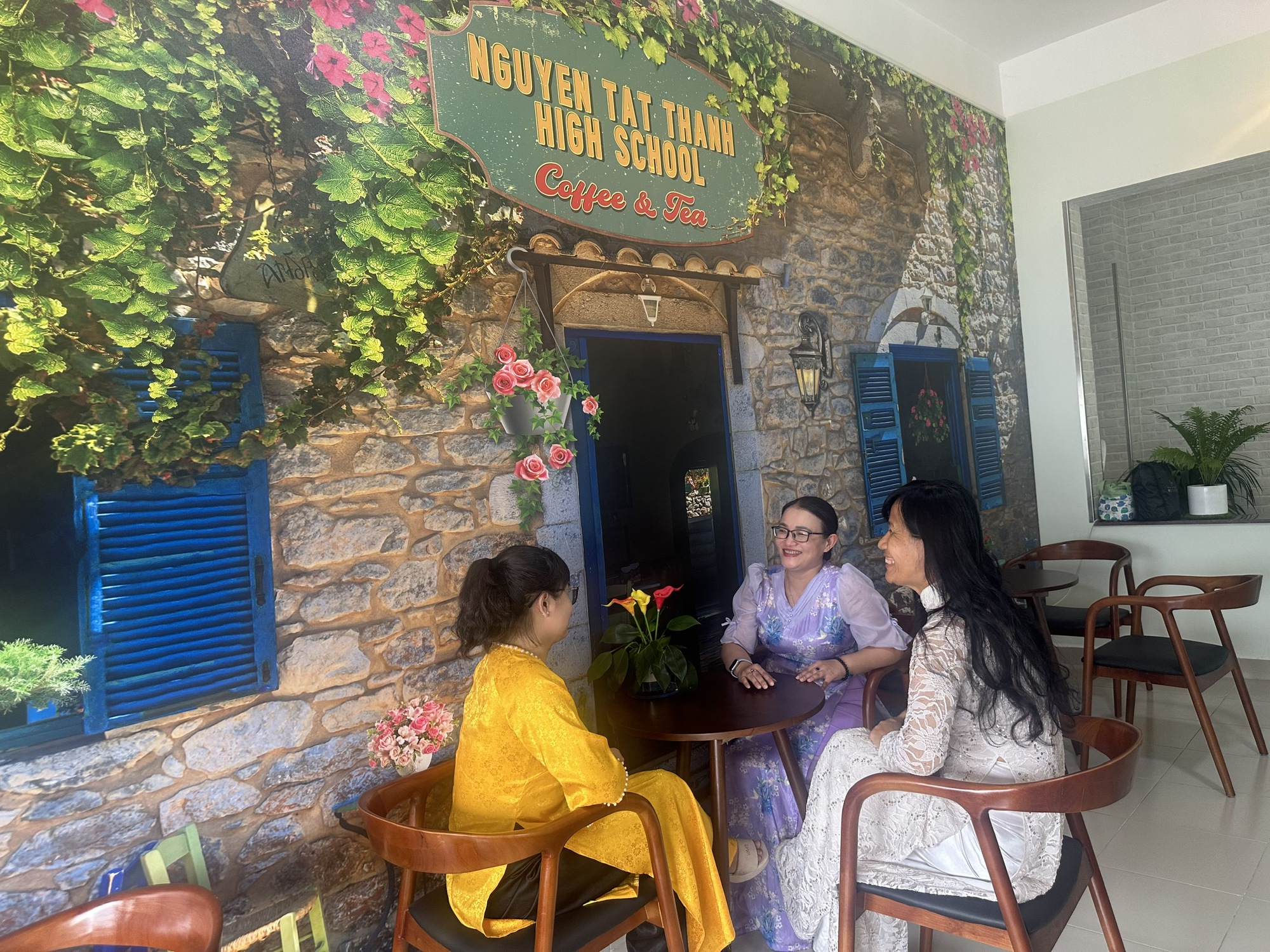 Nguyen Tat Thanh High School: Eleverna är glada varje dag de går till skolan - Foto 3. Trường THPT Nguyễn Tất Thành: Học sinh hạnh phúc mỗi ngày đến trường - Ảnh 3.