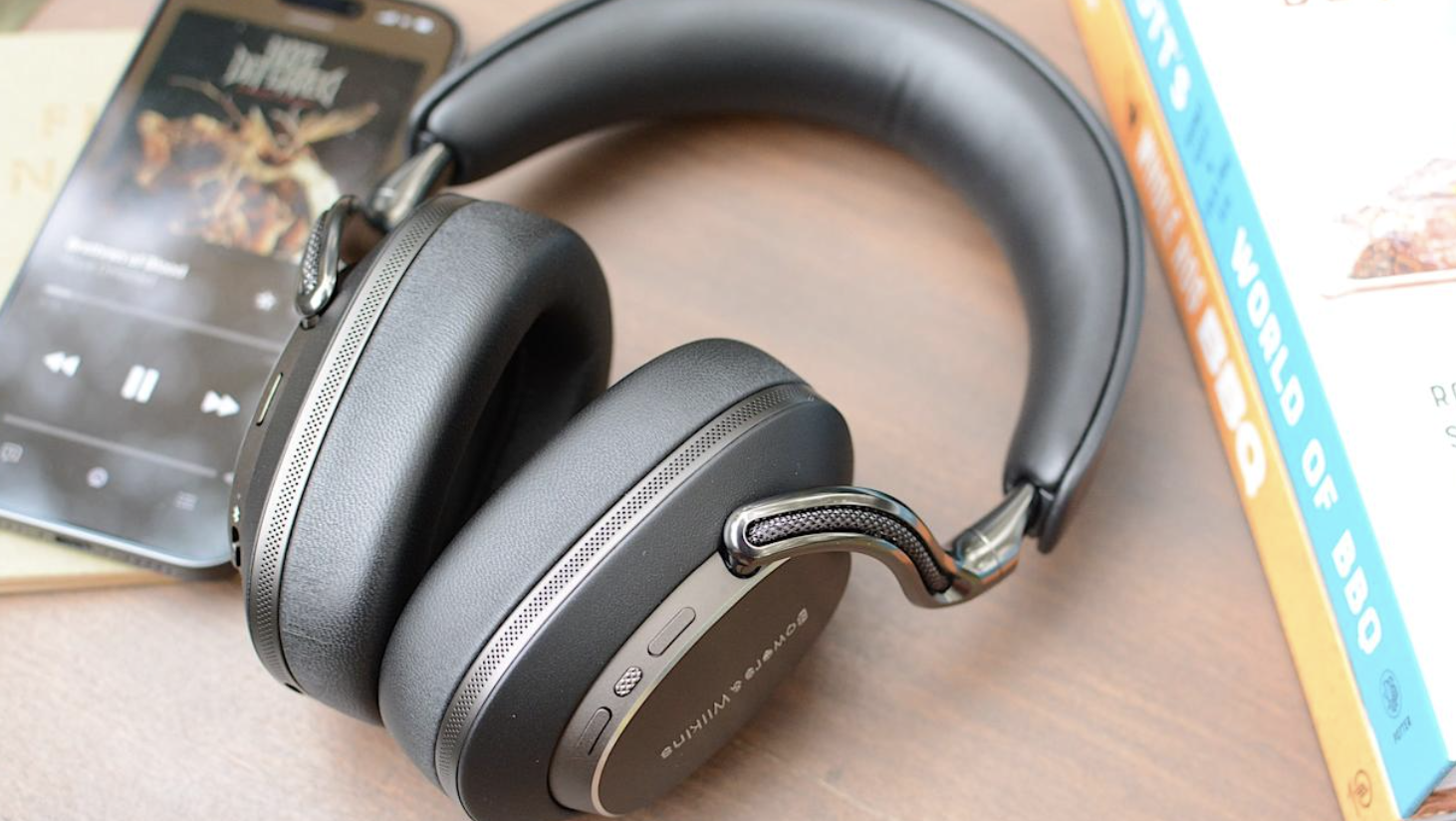 Bowers & Wilkins Px8 S2 - tai nghe cao cấp từ Anh Quốc ra mắt Việt Nam - Ảnh 1.