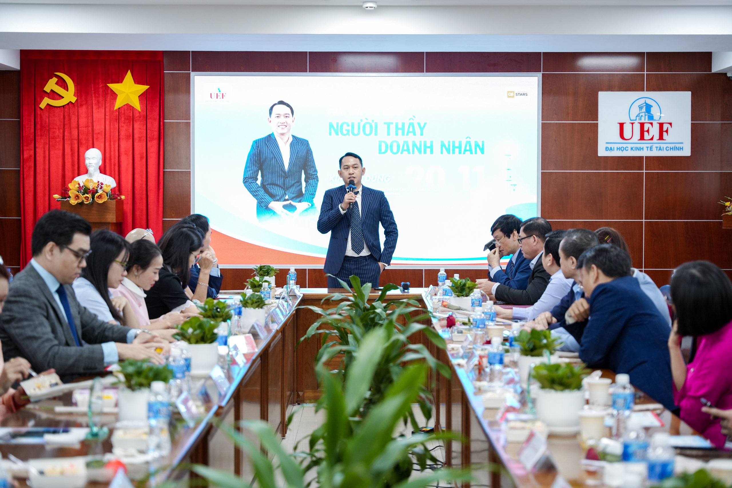 UEF t&ocirc;n vinh 'người thầy doanh nh&acirc;n' truyền nghề từ thực tiễn- Ảnh 2.