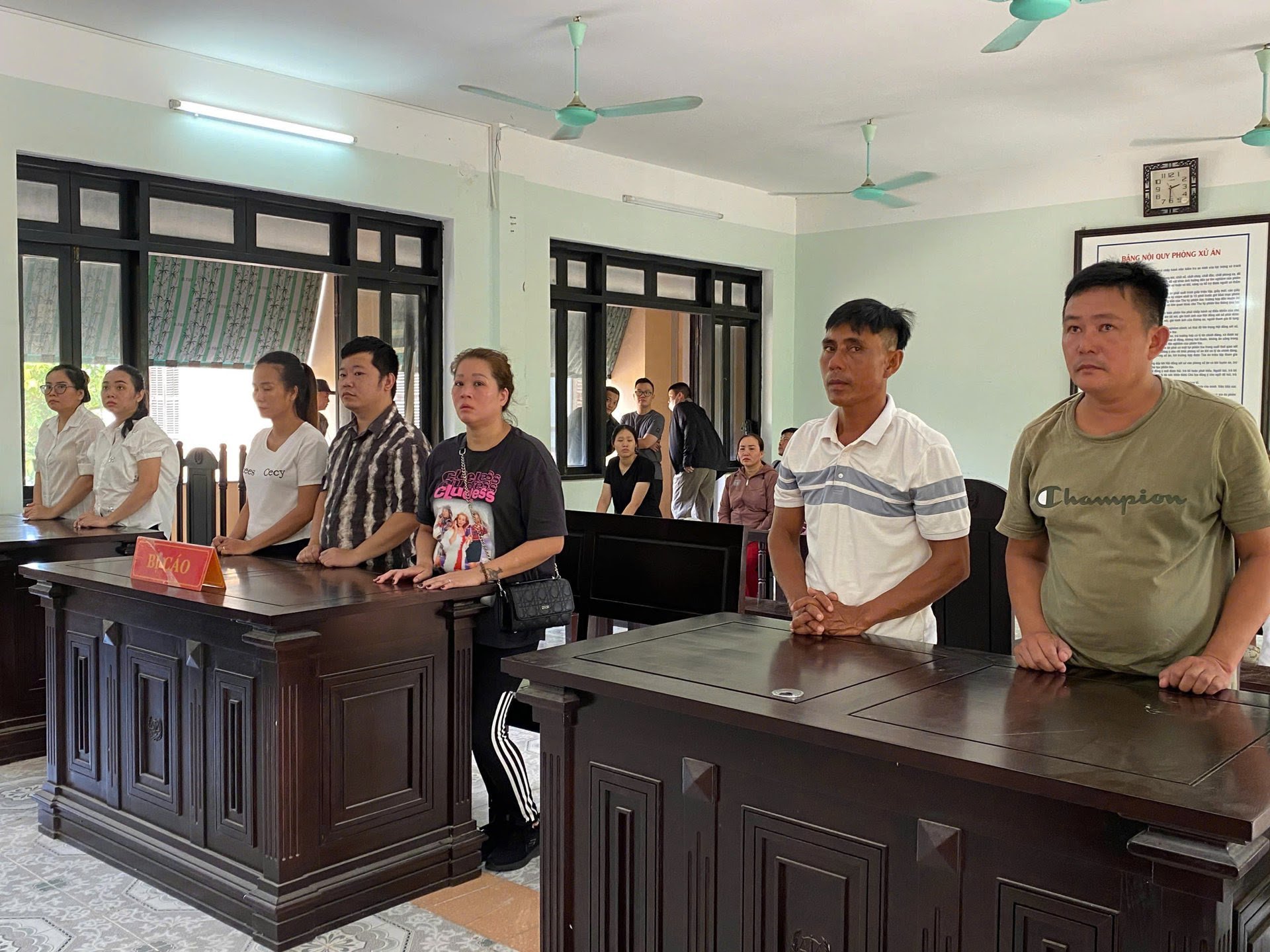 Khởi tố Phó viện trưởng Viện KSND TP.Huế vì tội nhận hối lộ - Ảnh 1.