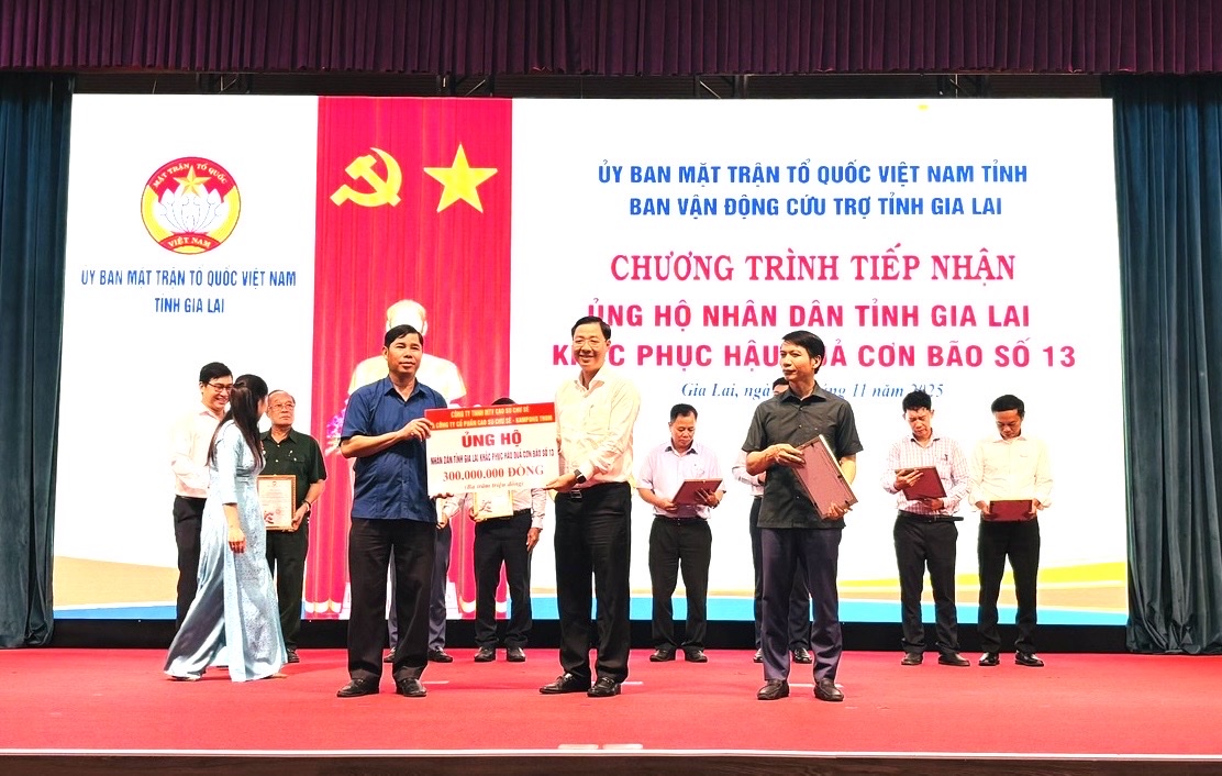 Cao su Chư Sê chung tay cùng Gia Lai khắc phục hậu quả bão số 13- Ảnh 1. Cao su Chư Sê chung tay cùng Gia Lai khắc phục hậu quả bão số 13- Ảnh 1.